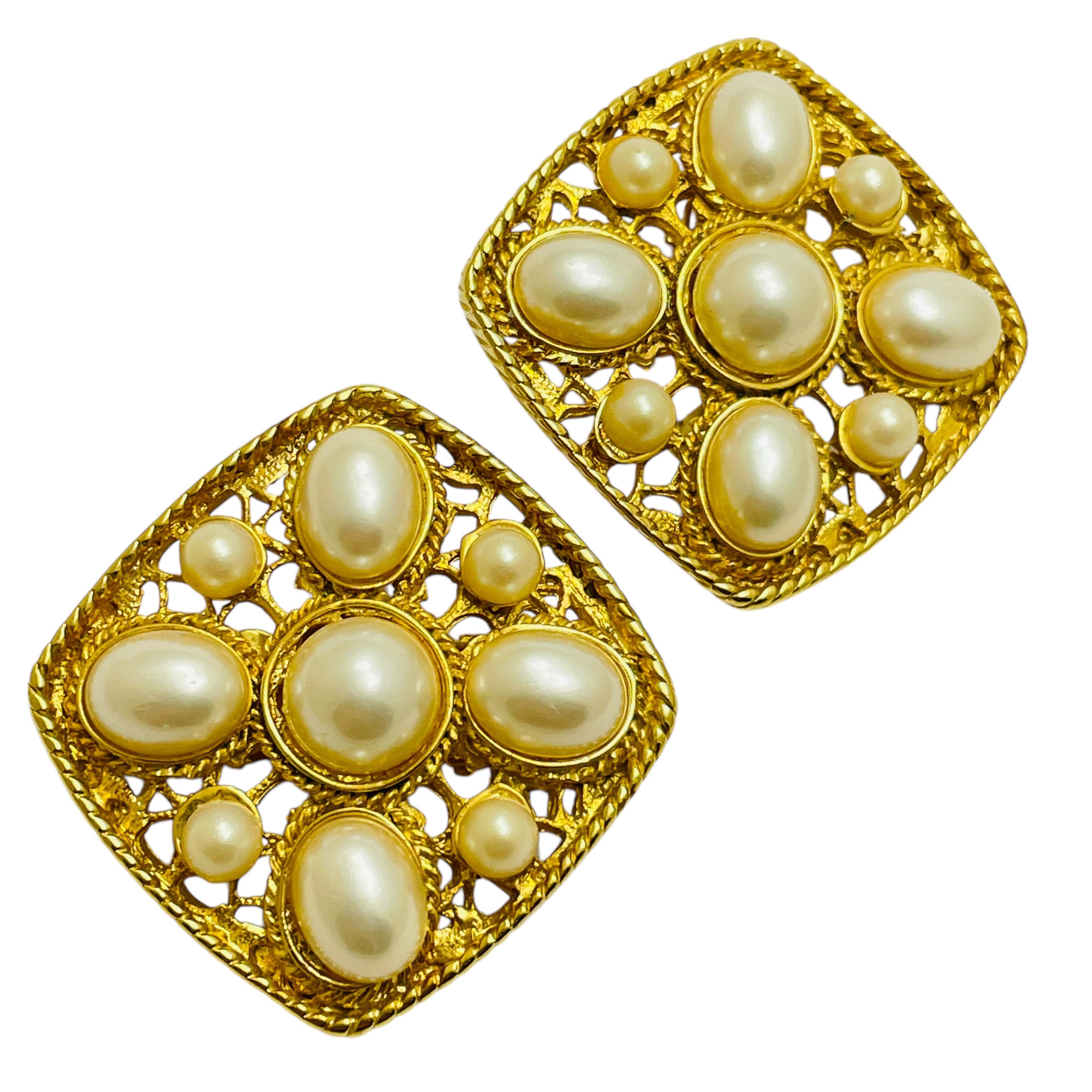 Orecchini a clip vintage in oro massiccio con perle finte di design