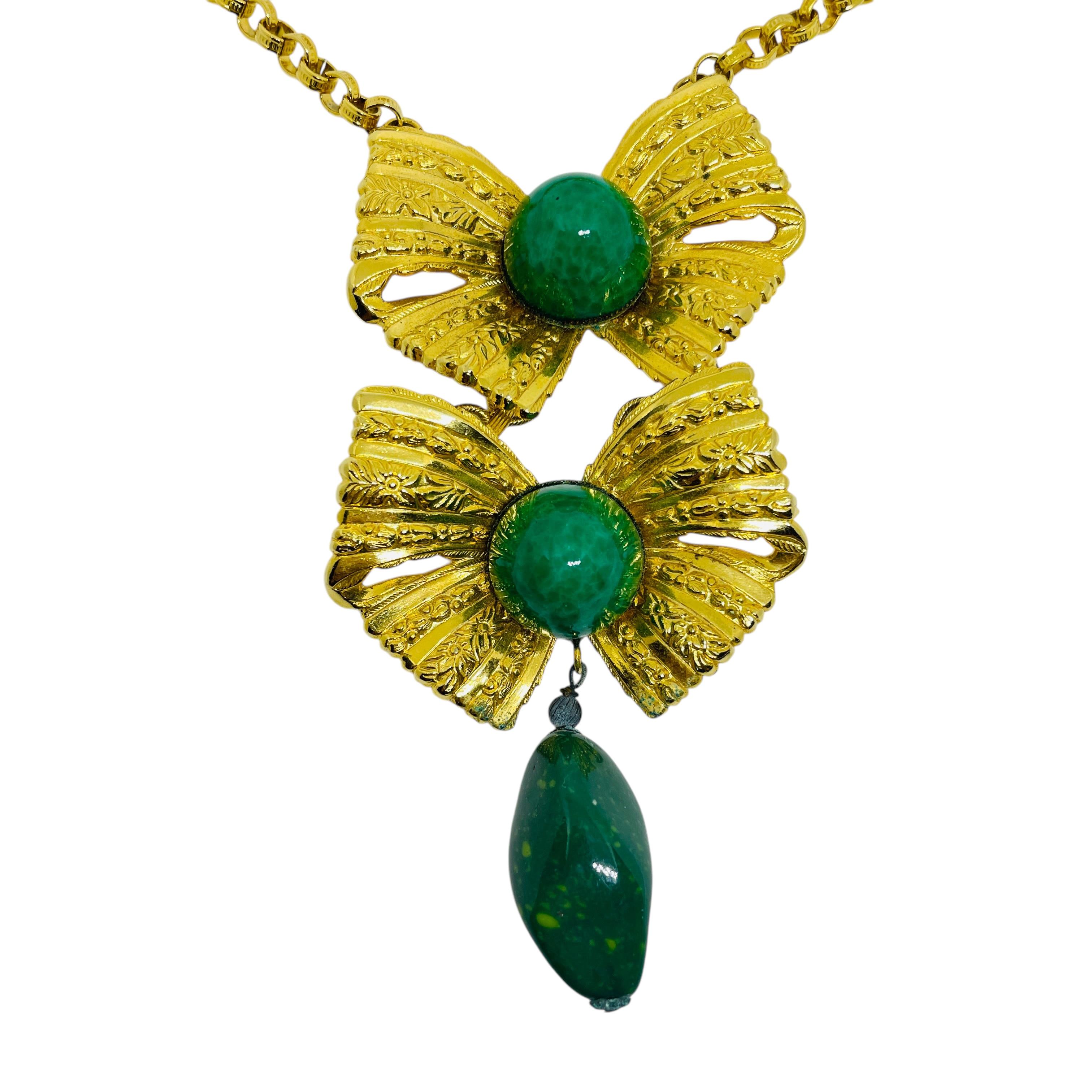 DETAILS

- • ohne Vorzeichen

- • goldfarben mit Glassteinen

- • Vintage-Designer-Halskette 

MASSNAHMEN

- •

CONDIT

- • sehr guter Vintage-Zustand mit minimalen Gebrauchsspuren

Sku 50

❤️❤️ VINTAGE-DESIGNER-SCHMUCK ❤️❤️

❤️❤️ ALEXANDER'S