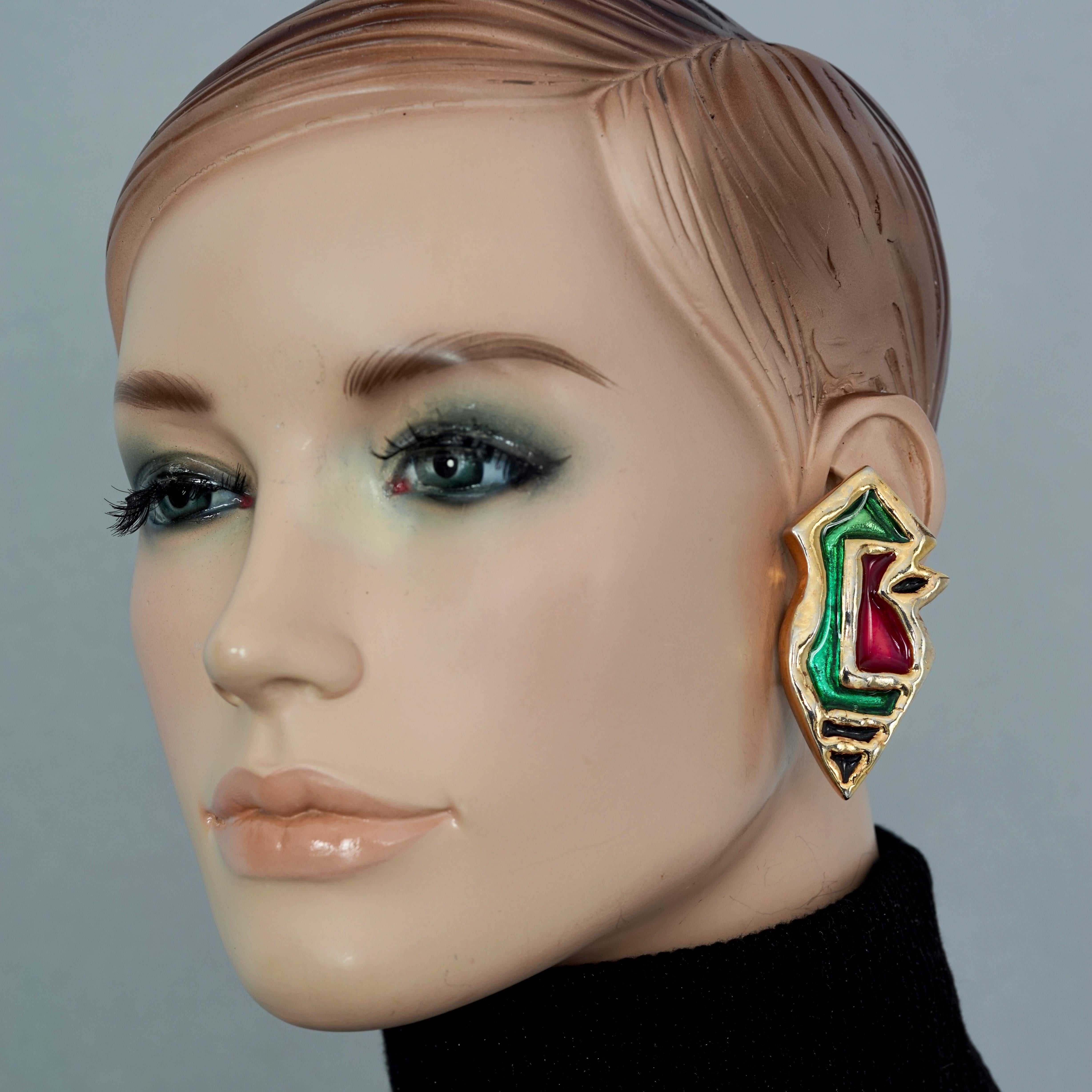 Vintage Massive HANAE MORI PARIS by Billy Boy Enamel Picasso Figural Earrings

Measurements:
Height: 2.55 inches (6.5 cm)
Width: 1.25 inches (3.2 cm)
Weight per Earring: 17 grams

Features:
- 100% Authentic HANAE MORI PARIS by Billy Boy.
- Massive