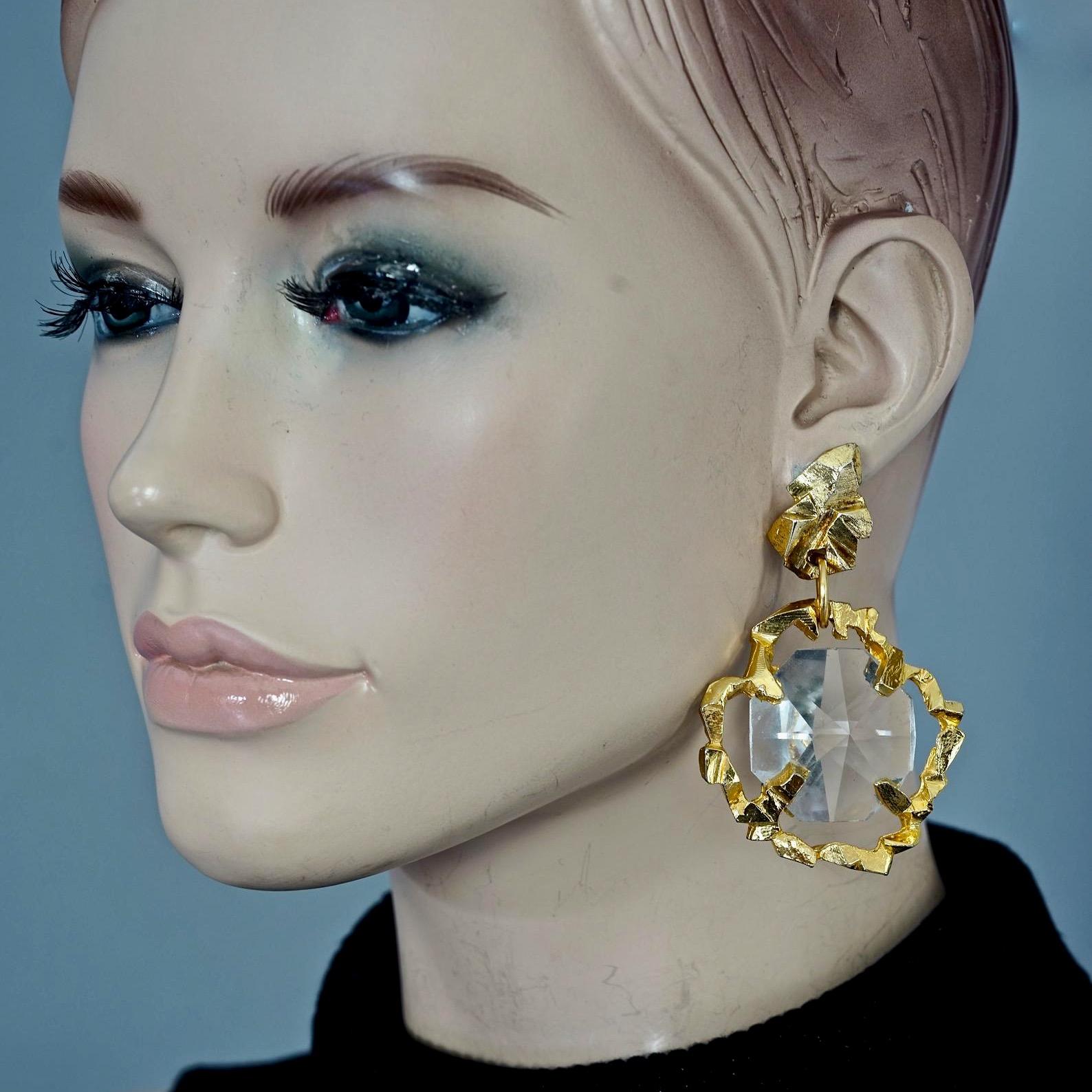 Vintage Massive JEAN XAVIER DUHART Faceted Glass Drop Earrings

Measurements:
Height: 2.99 inches (7.6 cm)
Width: 1.85 inches (4.7 cm)
Weight per Earring: 36 grams

Features:
- 100% Authentic JEAN XAVIER DUHART.
- Irregular gilt earrings with