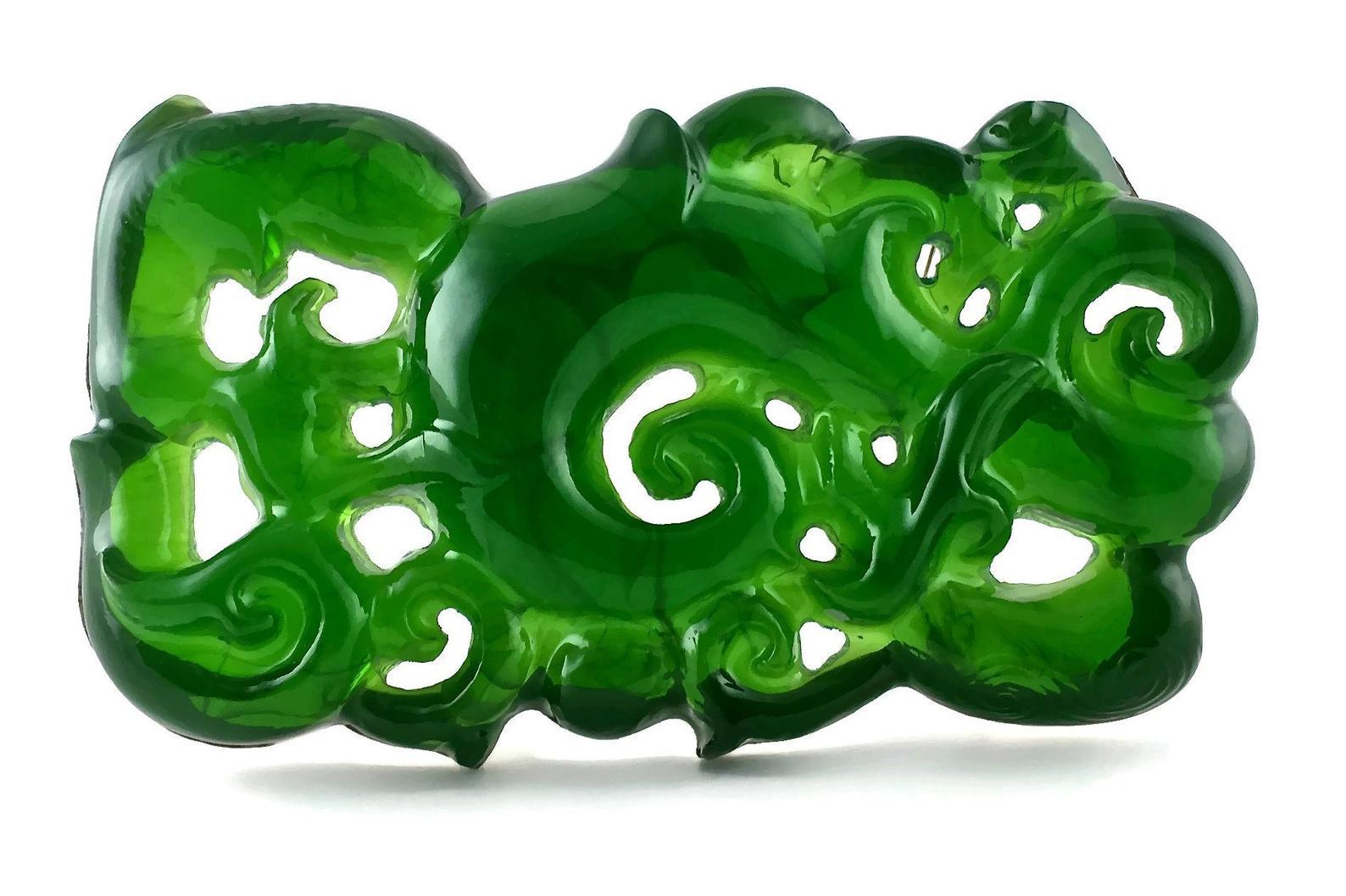 Vintage Massive JOHN GALLIANO Runway Asian Carved Faux Jade Resin Brooch In Excellent Condition In Kingersheim, Alsace