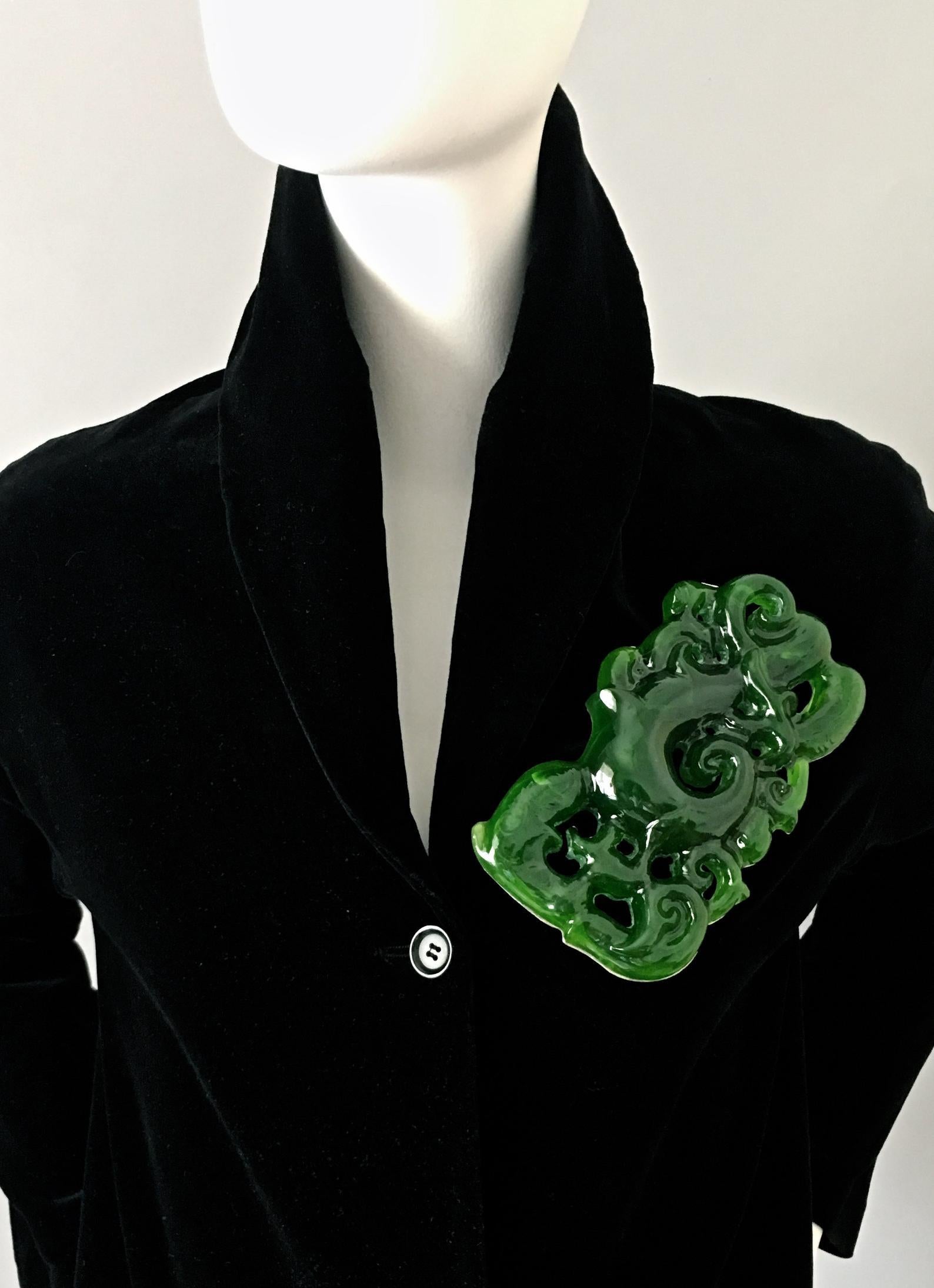 Vintage Massive JOHN GALLIANO Runway Asian Carved Faux Jade Resin Brooch

Measurements:
Height: 6.88 inches (17.5 cm)
Width: 3.74 inches (9.5 cm)

A Runway/ Défilé brooch by GALLIANO.

Features:
- 100% Authentic JOHN GALLIANO.
- Massive 3