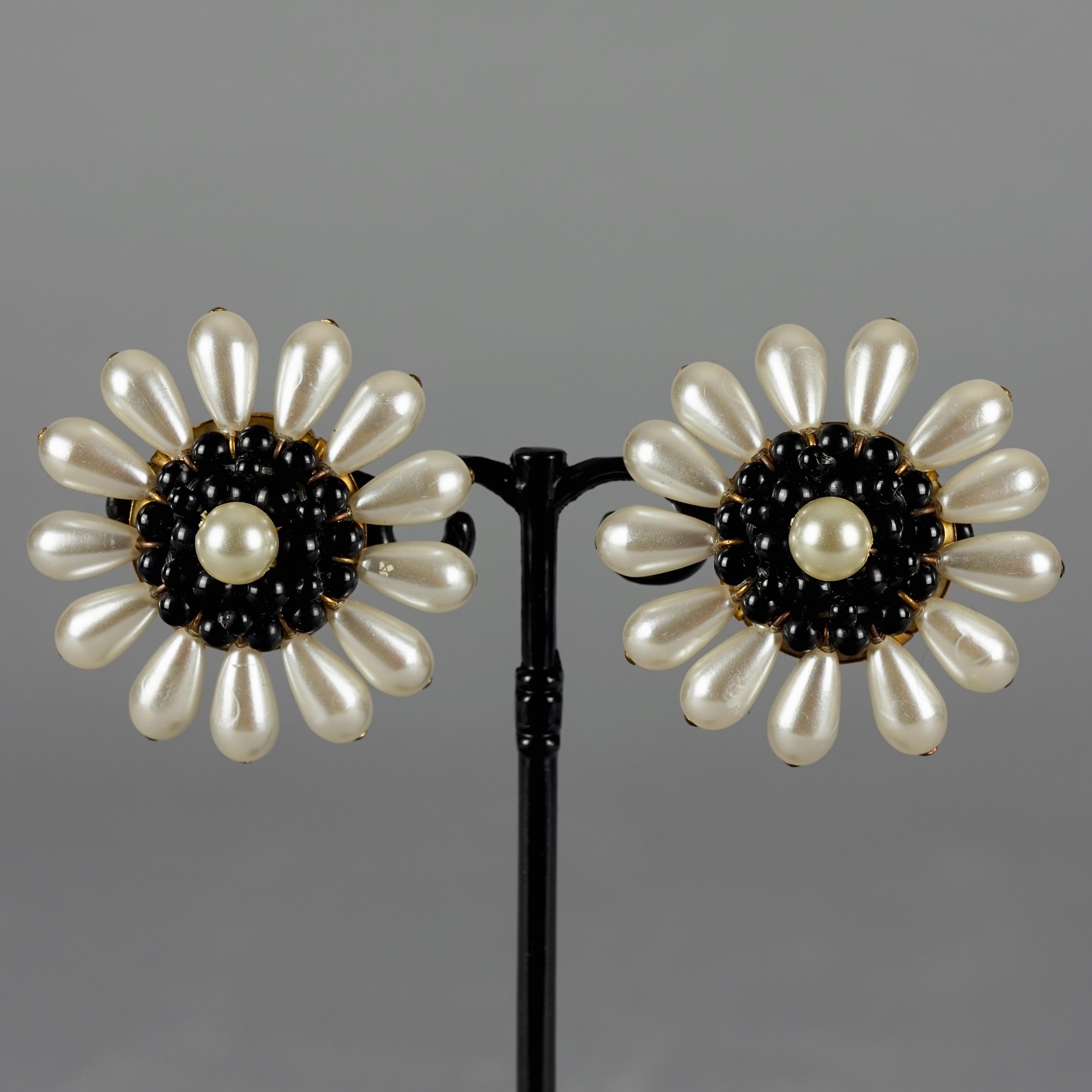Vintage Massive LOUIS FERAUD Flower Pearl Earrings In Excellent Condition For Sale In Kingersheim, Alsace