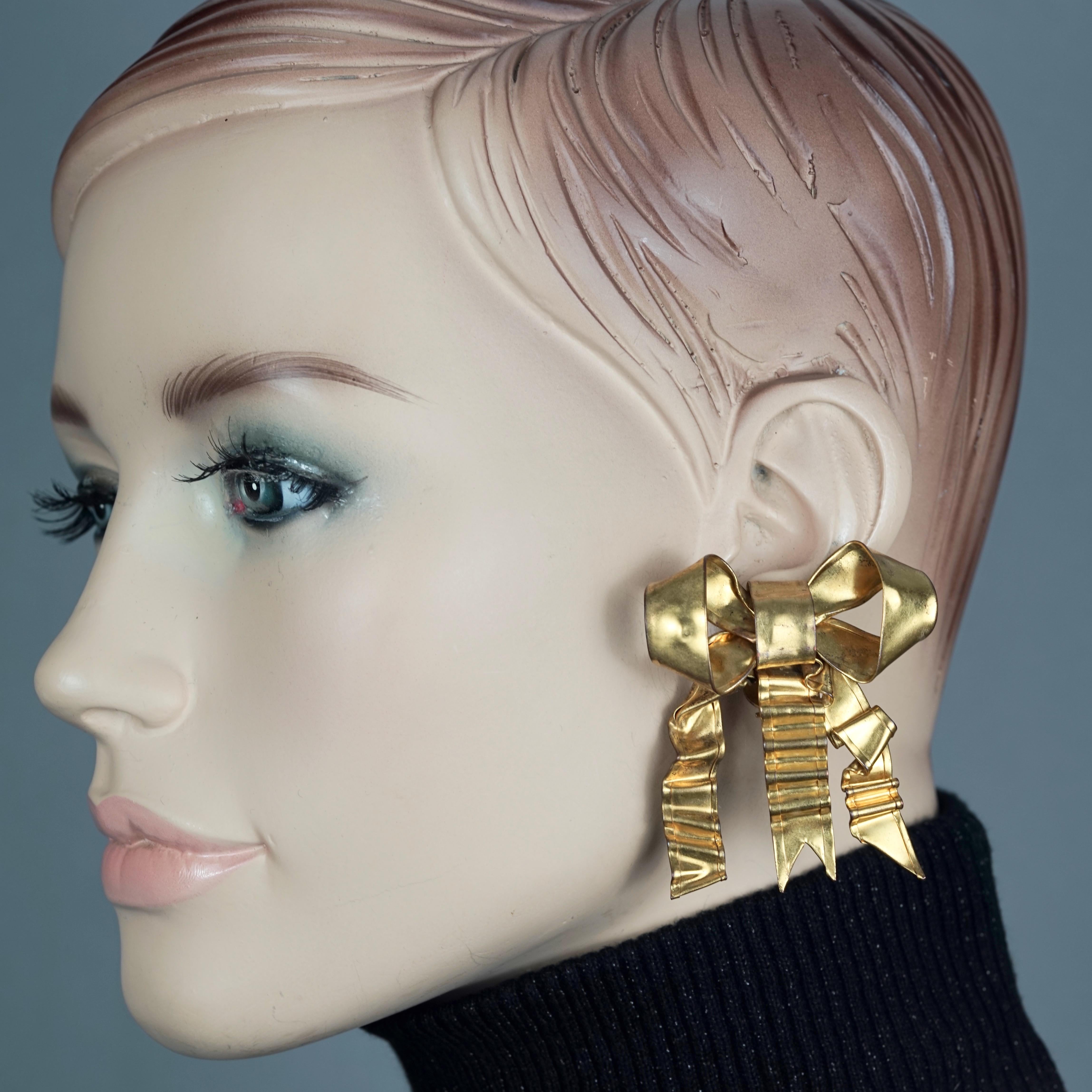 Vintage Massive PATRICK RETIF French Ribbon Earrings

Measurements: 
Height: 2.16 inches (5.5 cm)
Width: 1.97 inches (5 cm)
Weight per Earring: 10 grams

Features:
- 100% Authentic PATRICK RETIF.
- Massive French ribbon/ bow earrings.
- Gold and