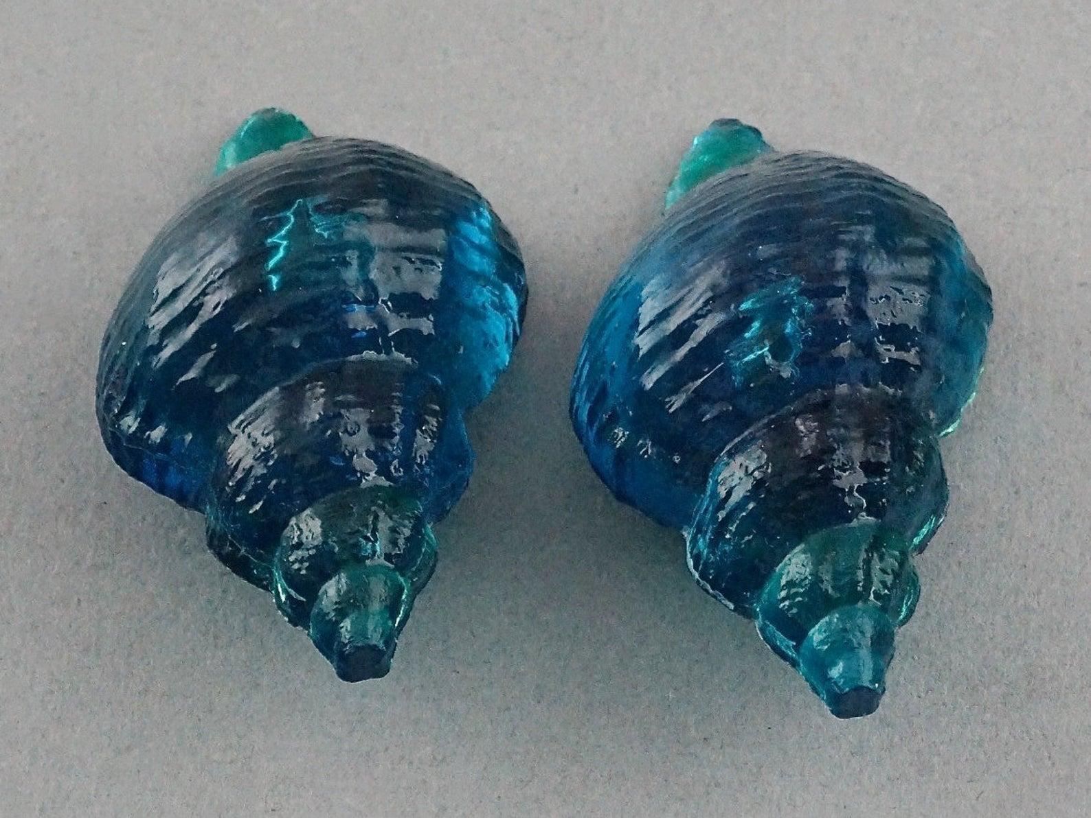 Vintage Massive ROCHAS PARIS Sea Shell Lucite Earrings 2
