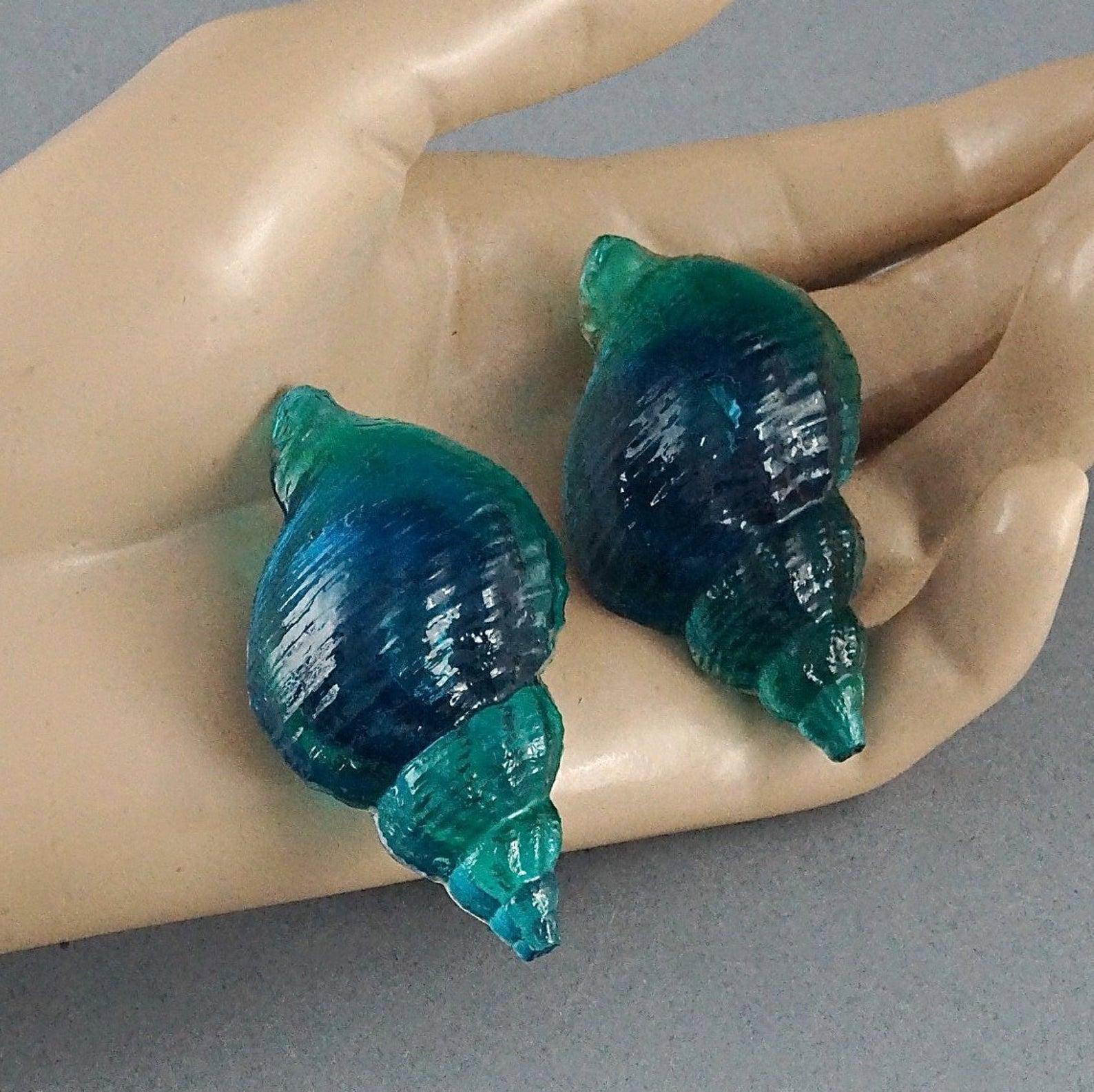 Vintage Massive ROCHAS PARIS Sea Shell Lucite Earrings 3