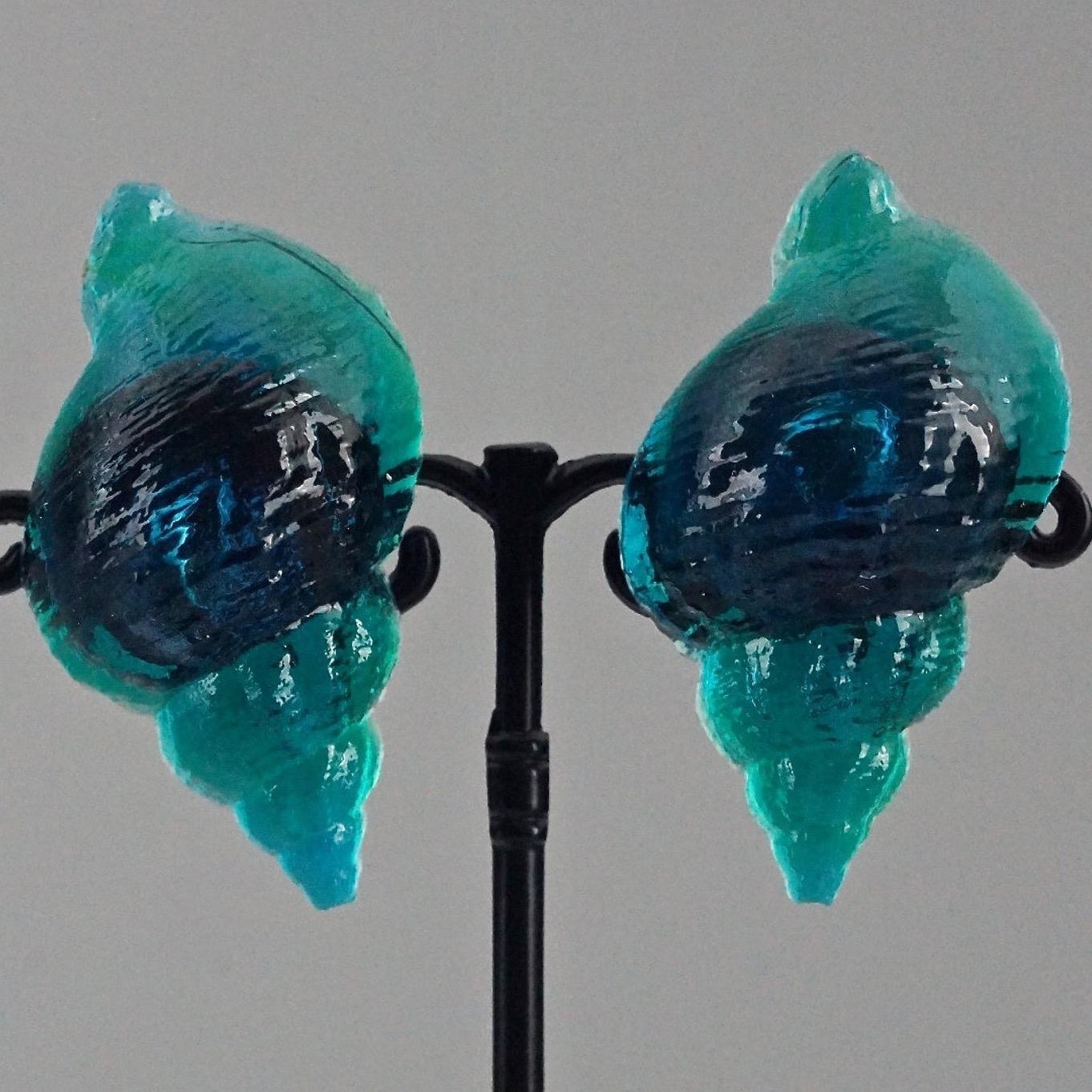 Vintage Massive ROCHAS PARIS Sea Shell Lucite Earrings 4