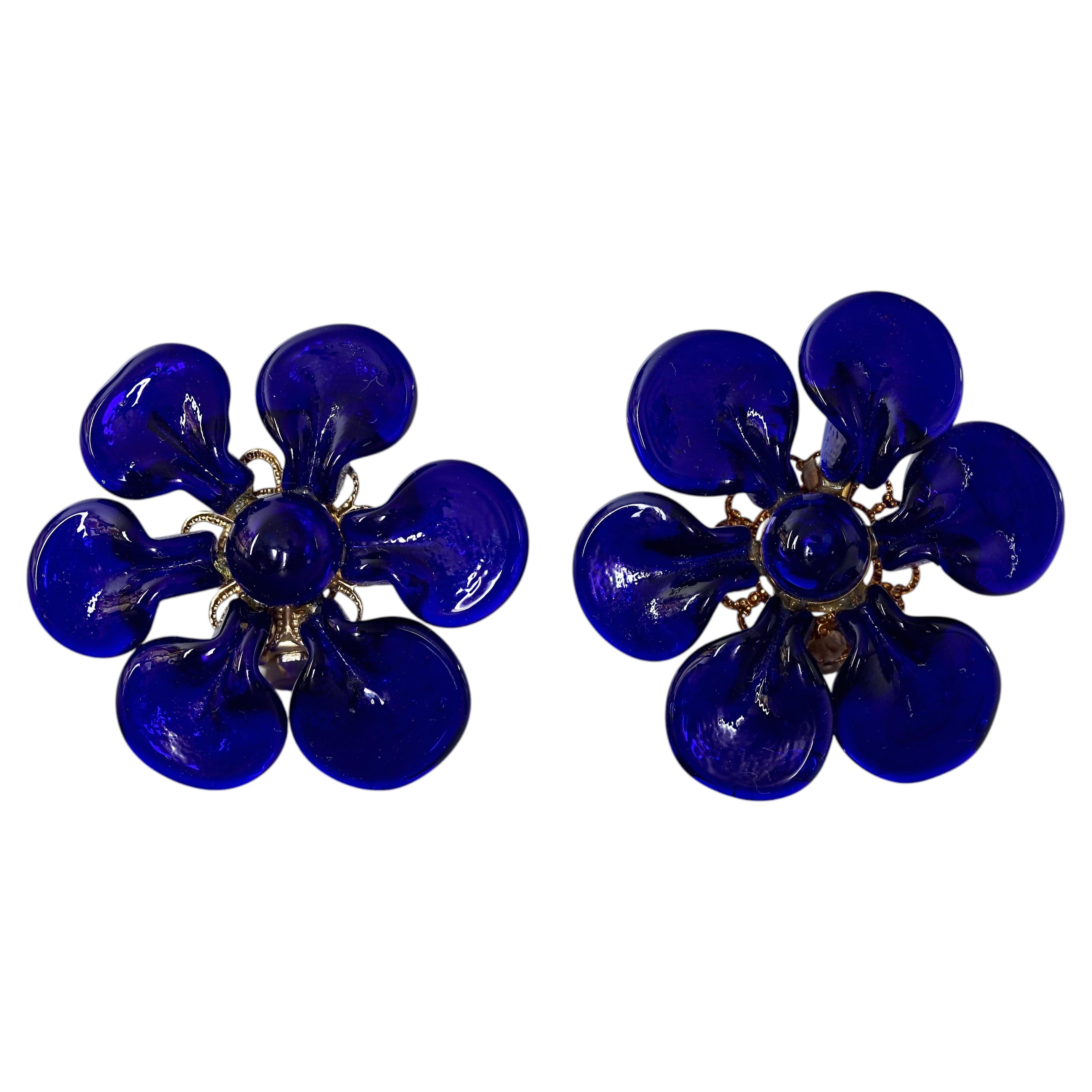 Orecchini vintage Massive Sharra Pagano con fiori in vetro blu