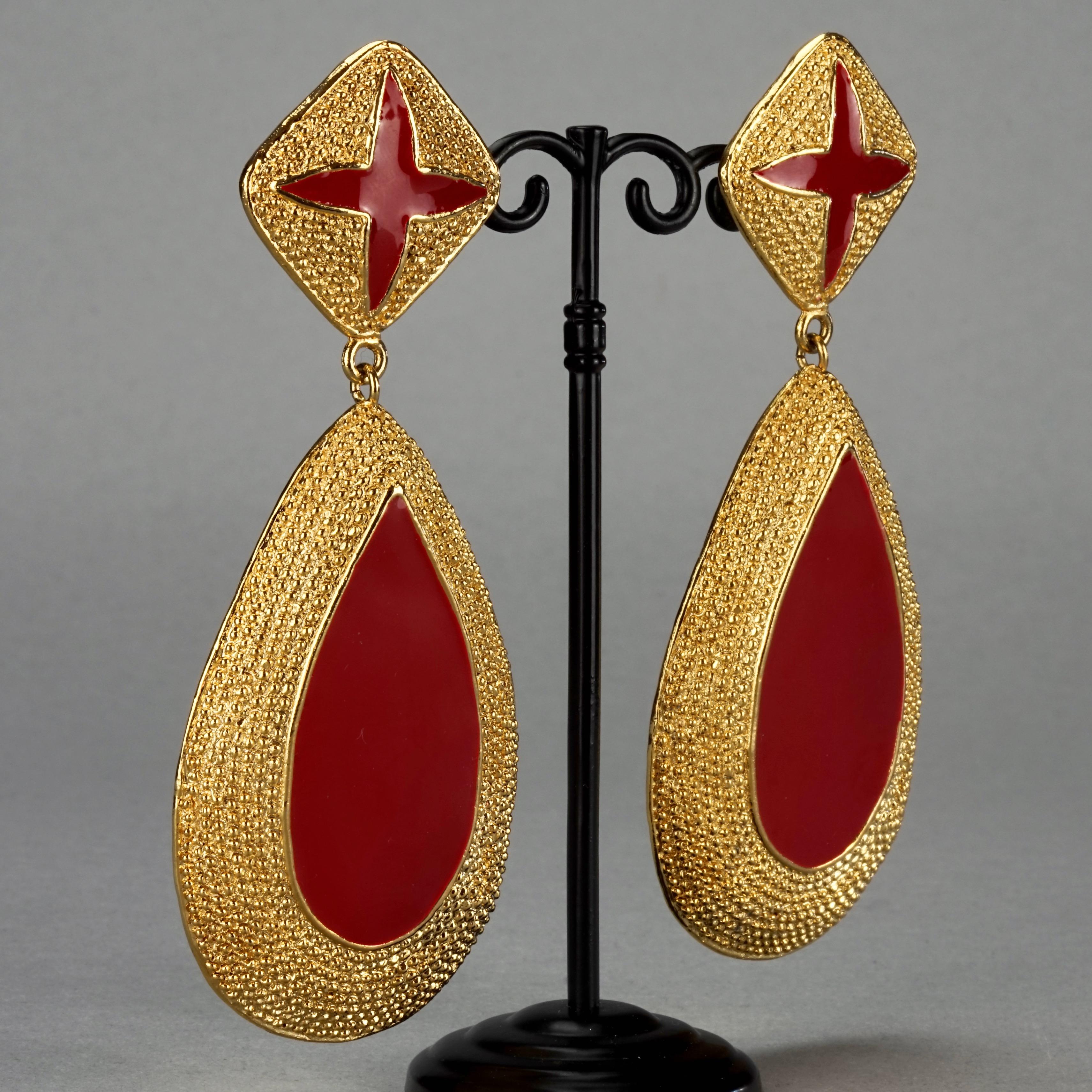 Vintage Massive VALENTINO Red Enamel Dangling Earrings In Excellent Condition For Sale In Kingersheim, Alsace