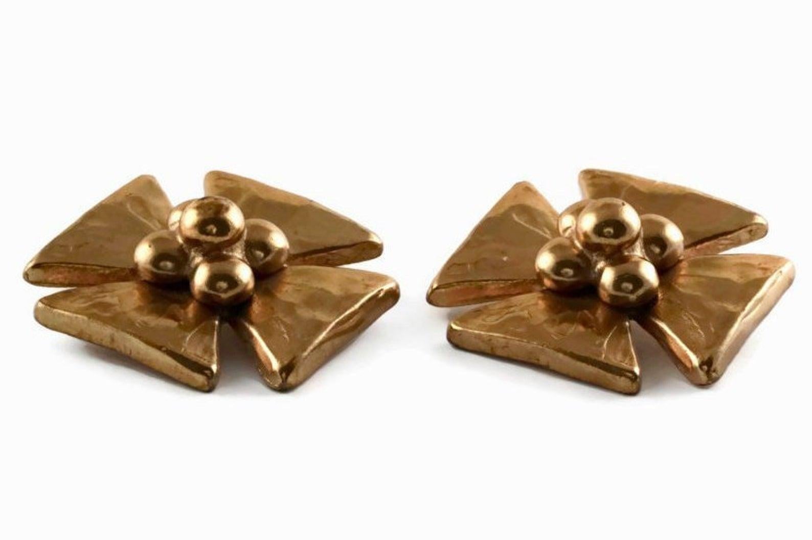 Vintage Massive YSL Yves Saint Laurent Maltese Cross Flower Earrings

Measurements:
Height: 1 6/8 inches (4.44 cm)
Width: 1 6/8 inches (4.44 cm)

Features:
- 100% Authentic YVES SAINT LAURENT.
- Massive maltese cross earrings with flower at the