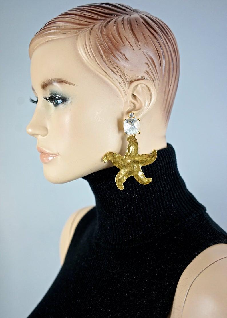 Vintage Massive YVES SAINT LAURENT Starfish Rhinestone Earrings

Measurements:
Height: 3.46 inches (8.8 cm)
Width: 2.36 inches (6 cm)
Weight per Earring: 32 grams

Features:
- 100% Authentic YVES SAINT LAURENT.
- Massive starfish/ star earrings with