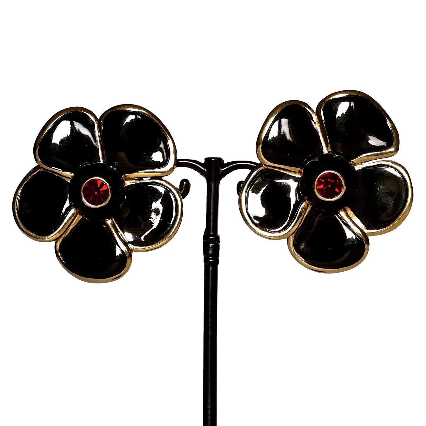 Vintage Massive YVES SAINT LAURENT Ysl Flower Enamel Rhinestone Earrings In Excellent Condition In Kingersheim, Alsace