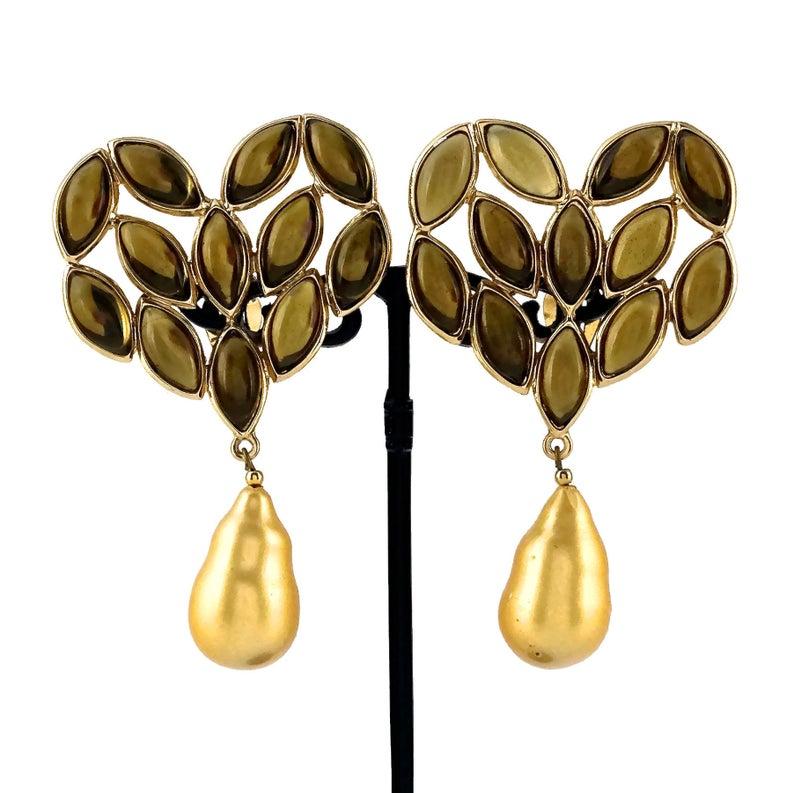 Vintage Massive YVES SAINT LAURENT Ysl Heart Cabochon Pearl Dangling Earrings In Excellent Condition In Kingersheim, Alsace