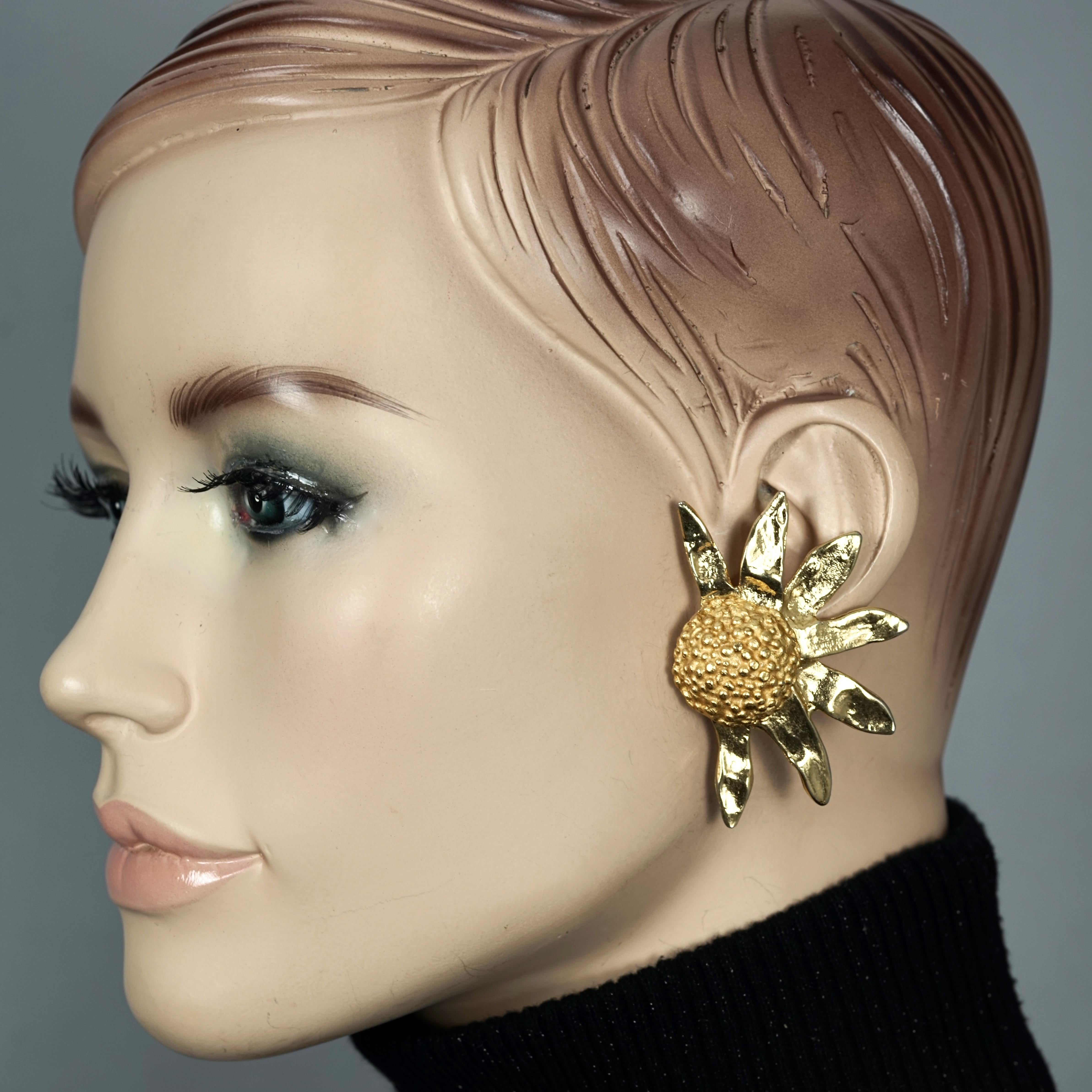 Vintage Massive YVES SAINT LAURENT Ysl Sunflower Earrings

Measurements:
Height: 2.28 inches (5.8 cm)
Width: 1.65 inches (4.2 cm)
Weight per Earring: 25 grams

Features:
- Authentic YVES SAINT LAURENT.
- Detailed half sunflower earrings.
- Shiny