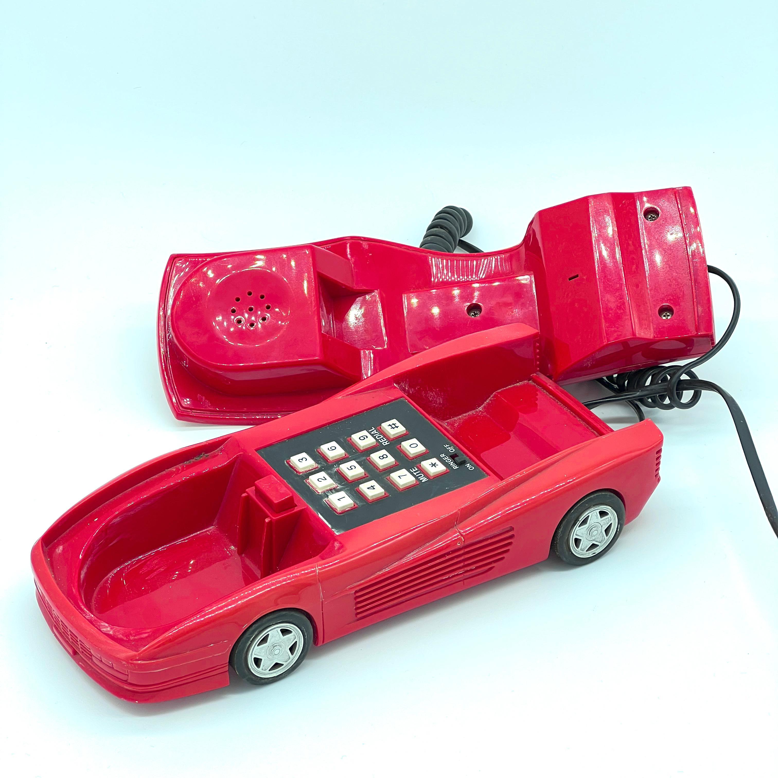 Moderne Vieux téléphone « Ferrari Formula » Testarossa, téléphone de l'ère Vice de Miami des années 80 en vente