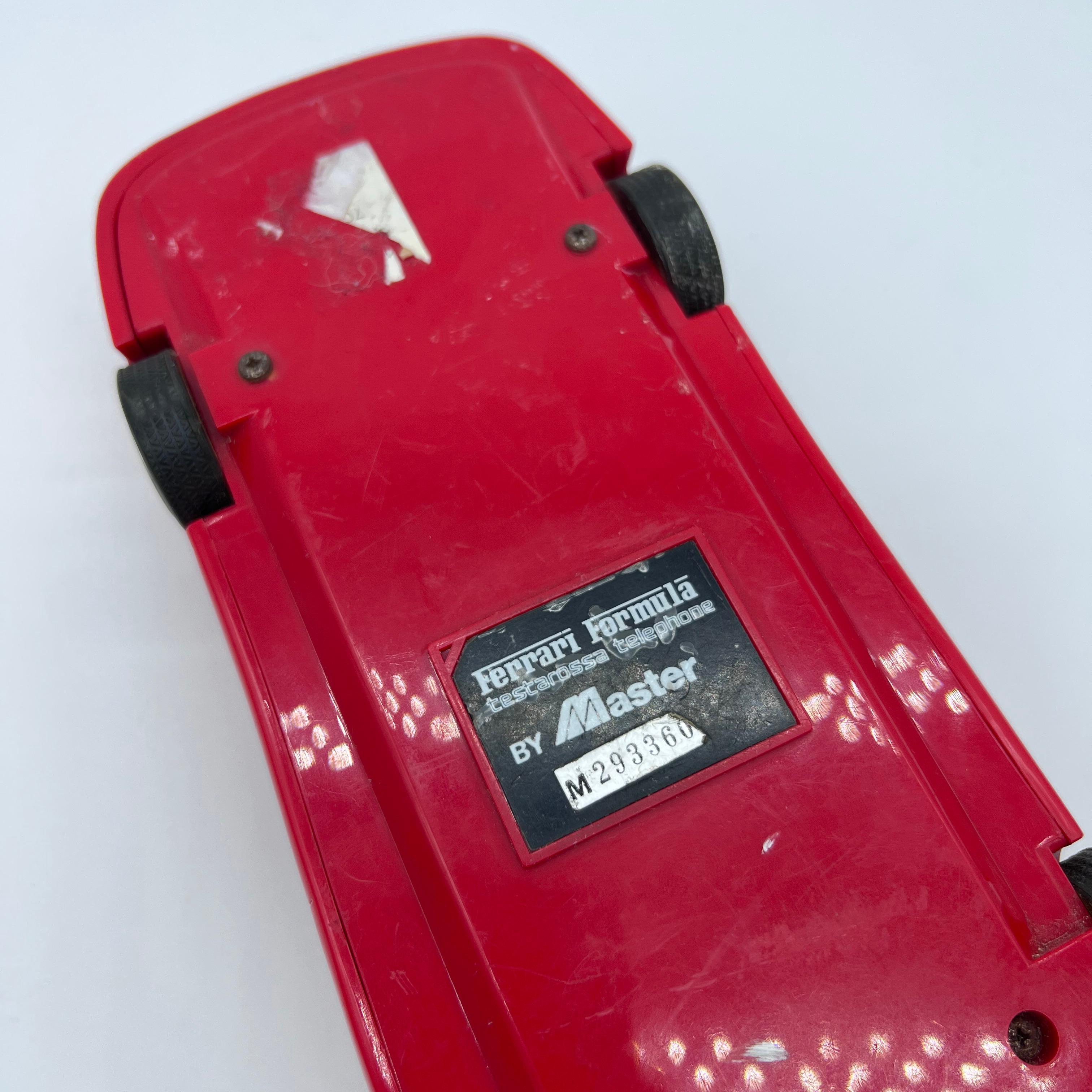 Plastique Vieux téléphone « Ferrari Formula » Testarossa, téléphone de l'ère Vice de Miami des années 80 en vente