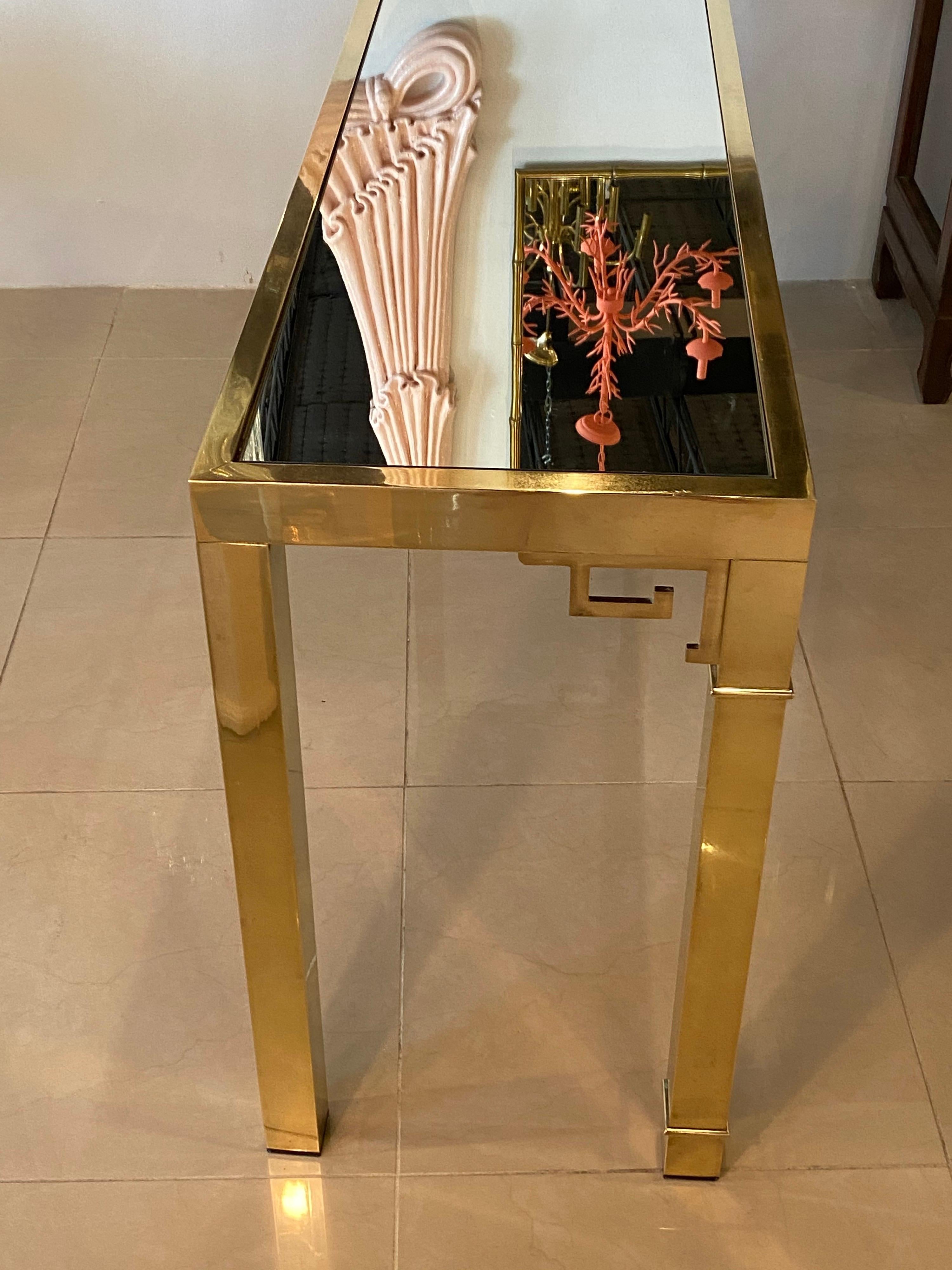 Vintage Mastercraft Polished Brass Greek Key Console Table Mirror Top In Good Condition For Sale In West Palm Beach, FL