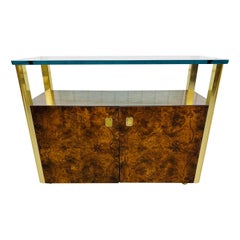 Chariot de bar vintage de style Mastercraft en ronce de noyer avec plateau en verre