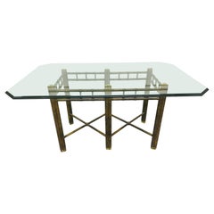 Table de salle à manger vintage de style Mastercraft avec plateau en verre et faux bambou