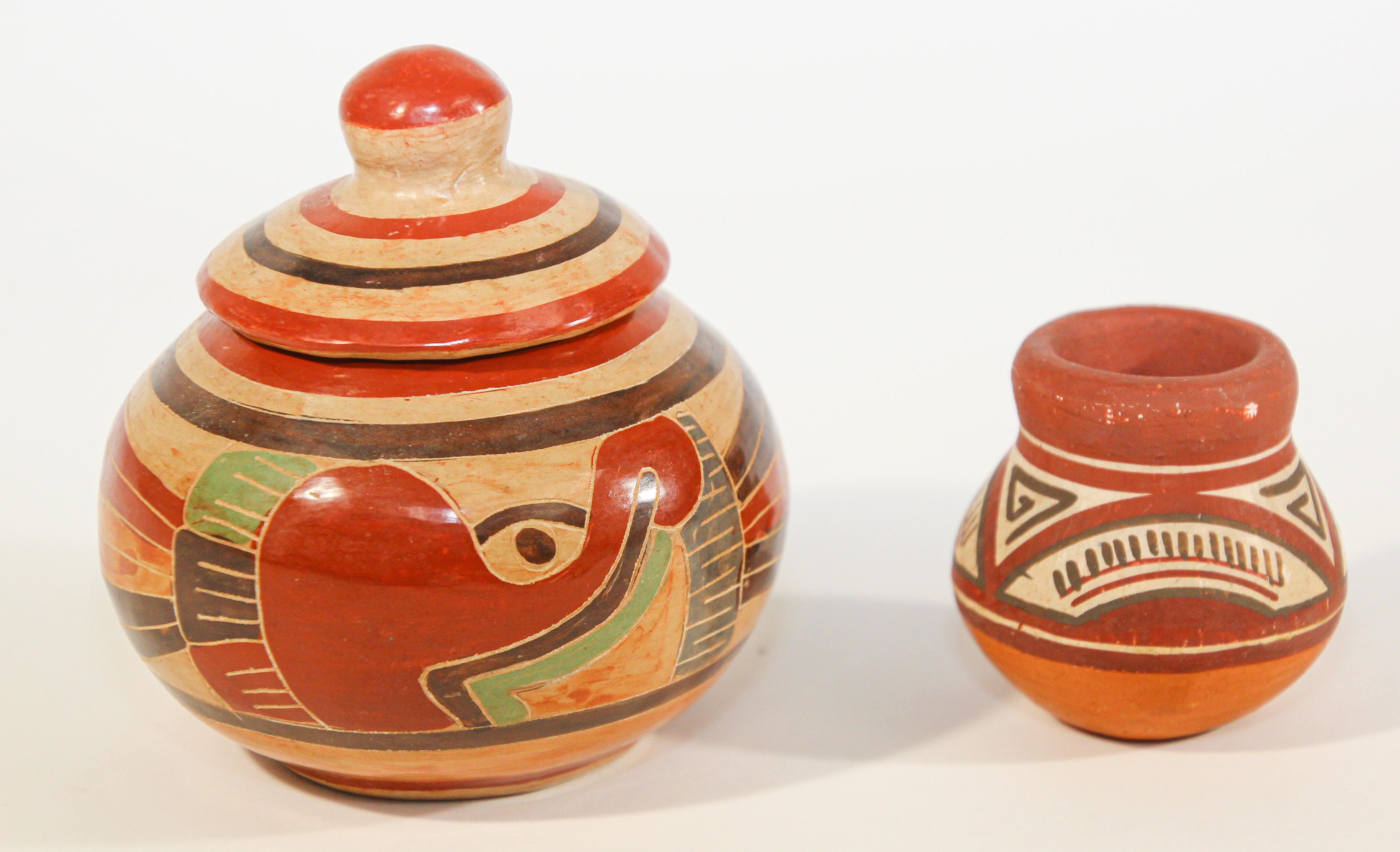 Vintage Mexican Mata Ortiz style small clay studio pottery set.
Mata Ortiz pottery style with black, red and green geometric designs on red clay.
The set comprise of a covered vessel:
3.5