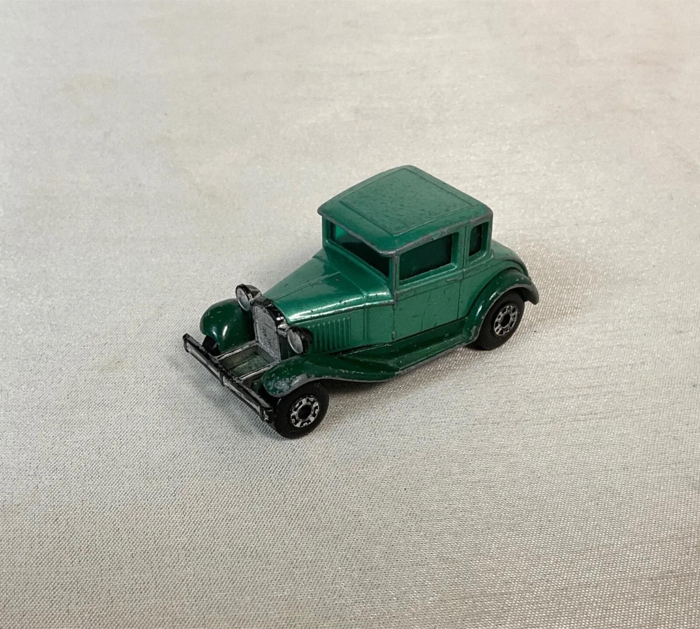 Matchbox Model A Ford Hot Rod de collection, Lesney, Circa 1970
Revivez l'époque classique des objets de collection moulés sous pression avec cette authentique voiture Ford modèle A Matchbox Speed King (modèle n° K-73). Fabriqué par Lesney en