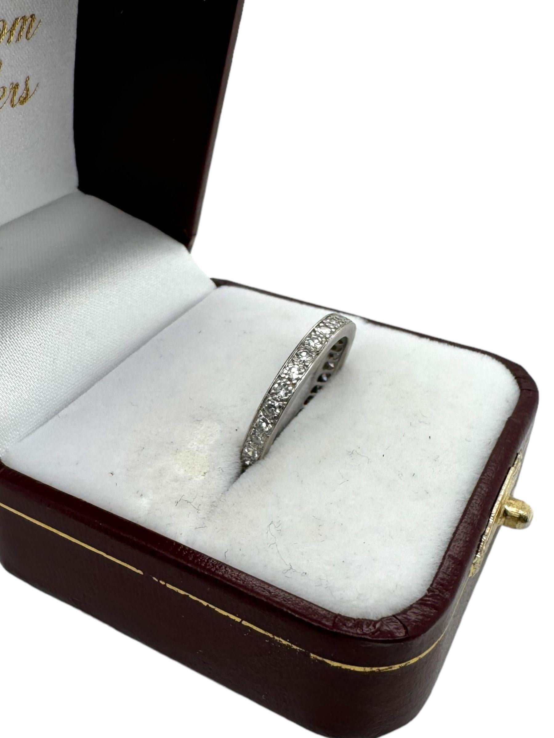 Vintage By, fasce per l'eternità in platino con diamanti, misura 6,5 in vendita 4