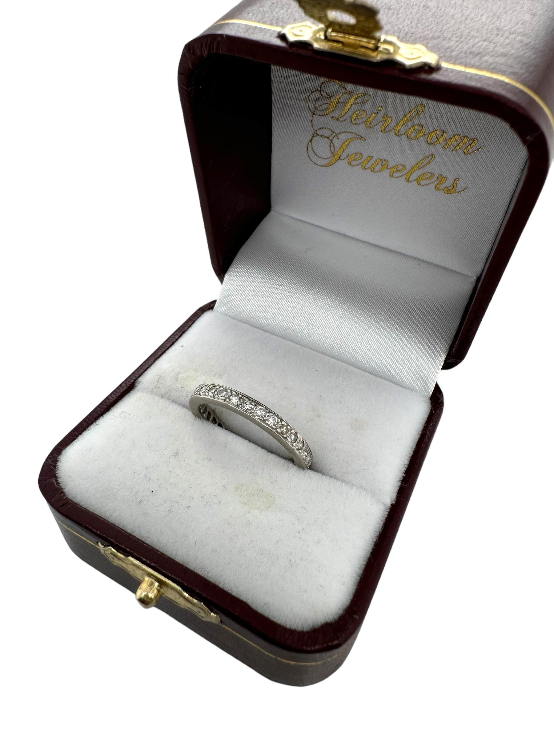 Vintage By, fasce per l'eternità in platino con diamanti, misura 6,5 in vendita 2