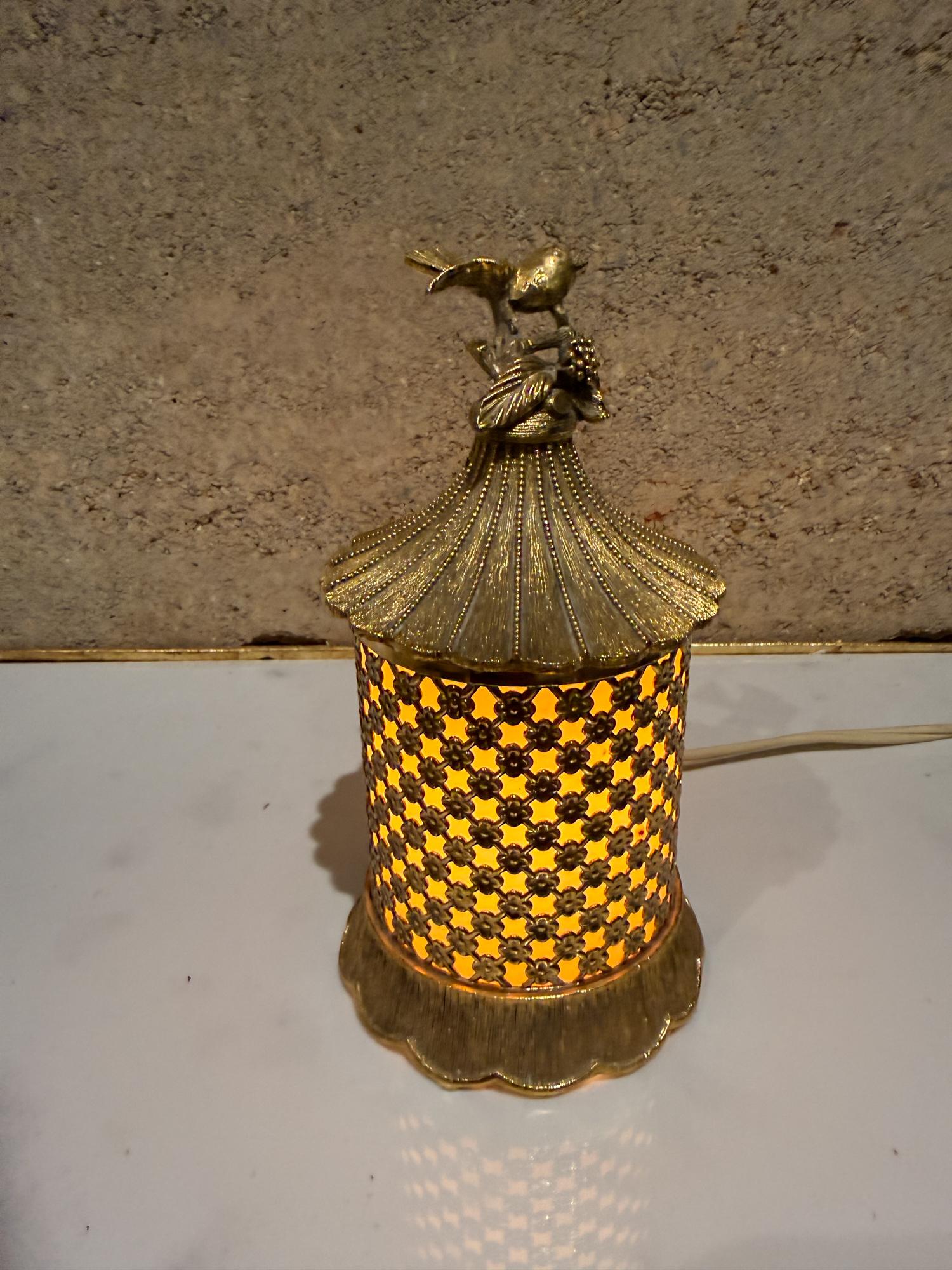 Mid-20th Century Vintage Matson Gold Tone Electric Vanity Light Lamp For Sale