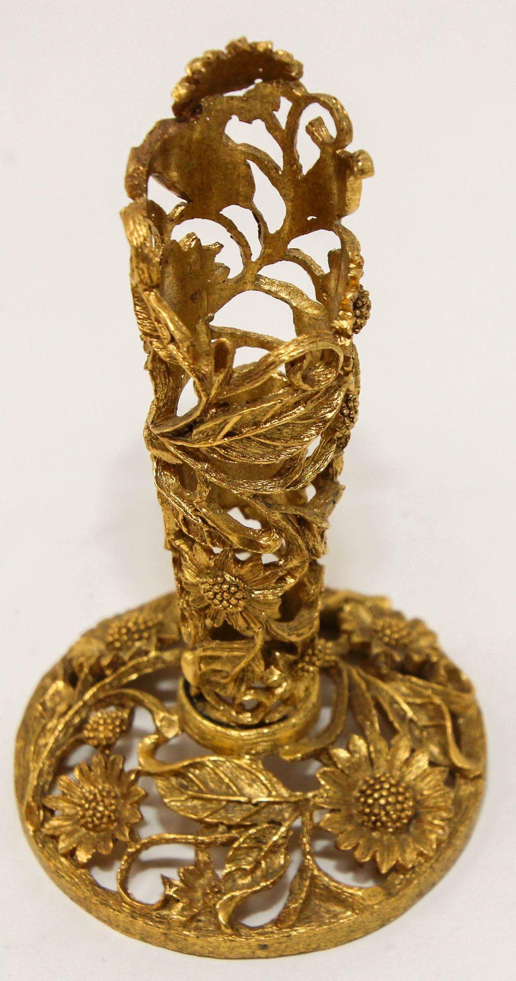 Matson - Vase à bourgeons filigrane en métal doré des années 1940 en vente 3