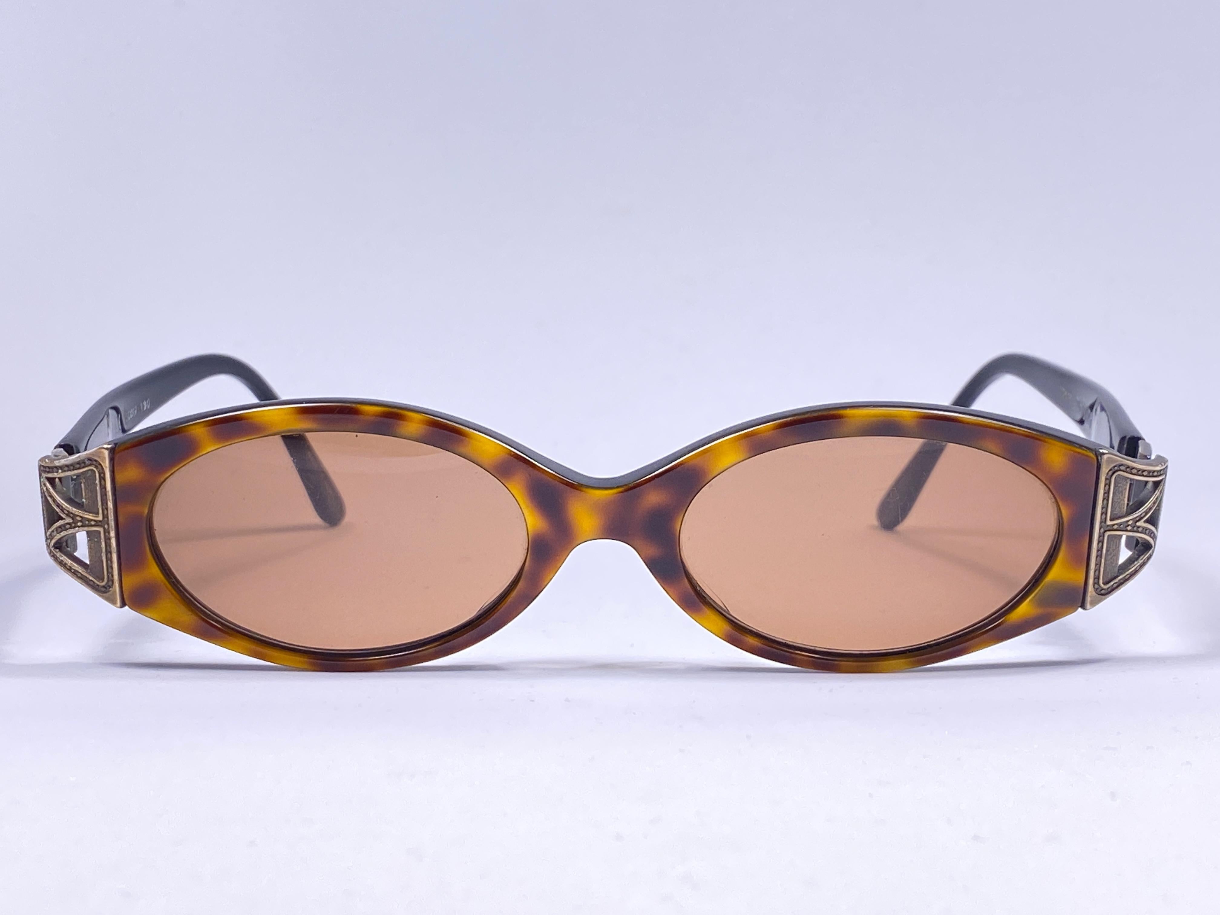 Cult brand Matsuda signed this ultra chic pair of hexagonal tortoise with copper accents sunglasses. 

Spotless medium brown lenses.

Superior quality and design. 

This item show minor sign of wear due to storage.

MEASUREMENTS 

FRONT : 13.5 CMS