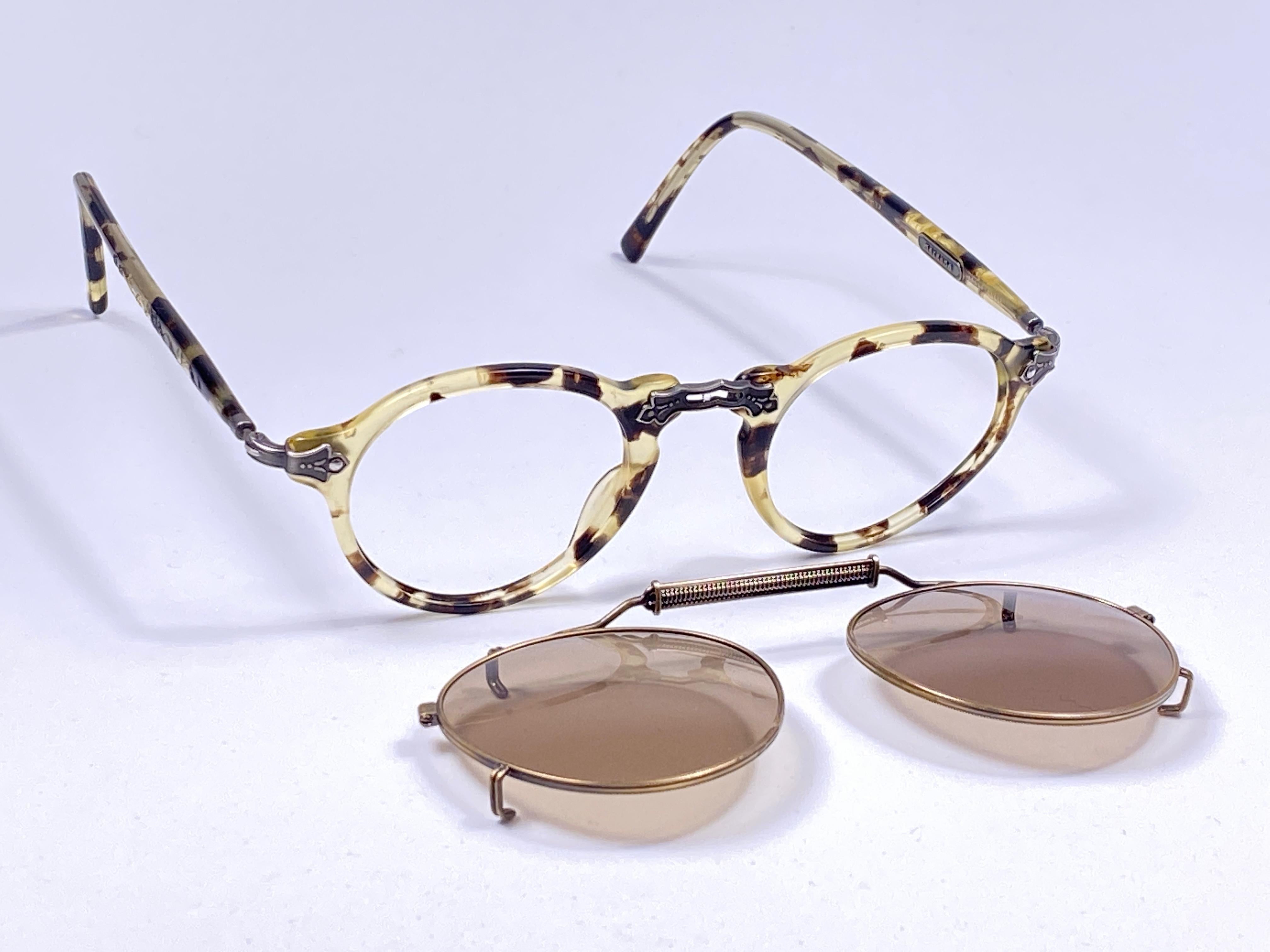 Cult brand Matsuda signed this ultra chic pair of light tortoise frame for your prescription sunglasses with a beautiful accented clip on with light brown slightly mirrored lenses.


Superior quality and design. 

This item show minor sign of wear