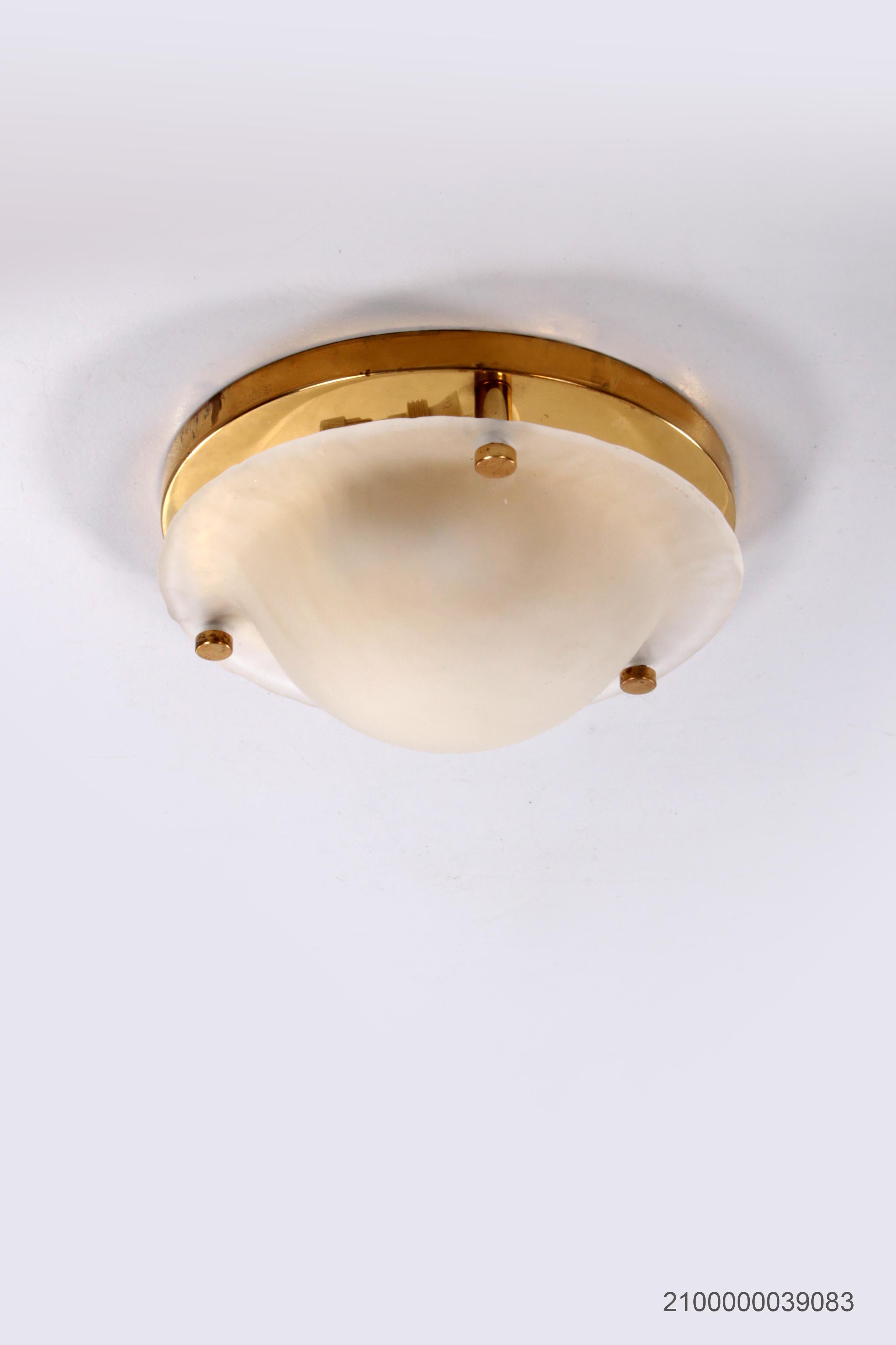 Vintage matt glass ceiling lamp from Fischer Leuchten

This is a beautiful ceiling lamp, with a brass mounting plate and brass buttons.

The glass plate is of nice thick quality and easy to attach.

We have two lamps in stock, the price is for 1