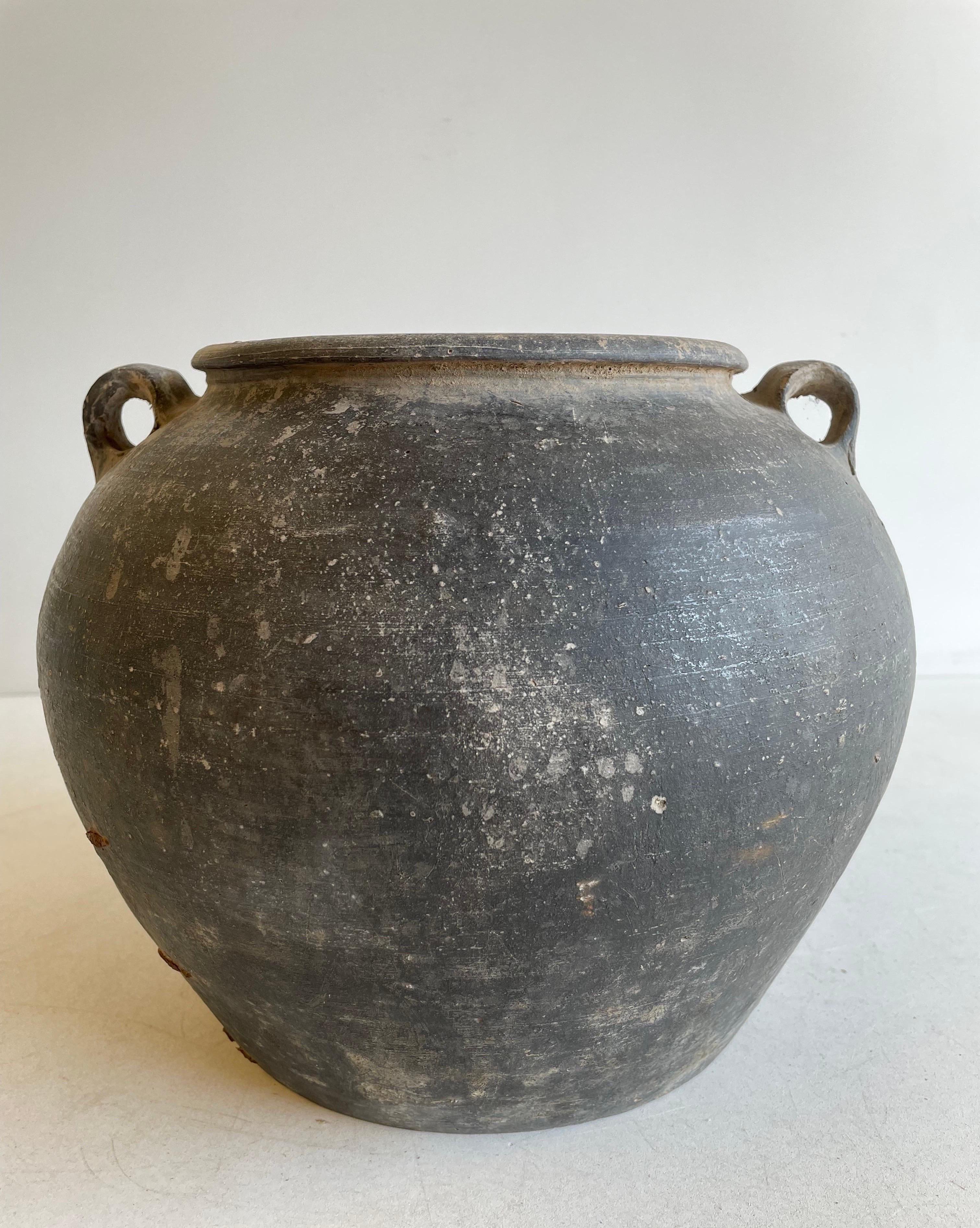 Vintage Matte Clay Oil Pot In Good Condition For Sale In Brea, CA