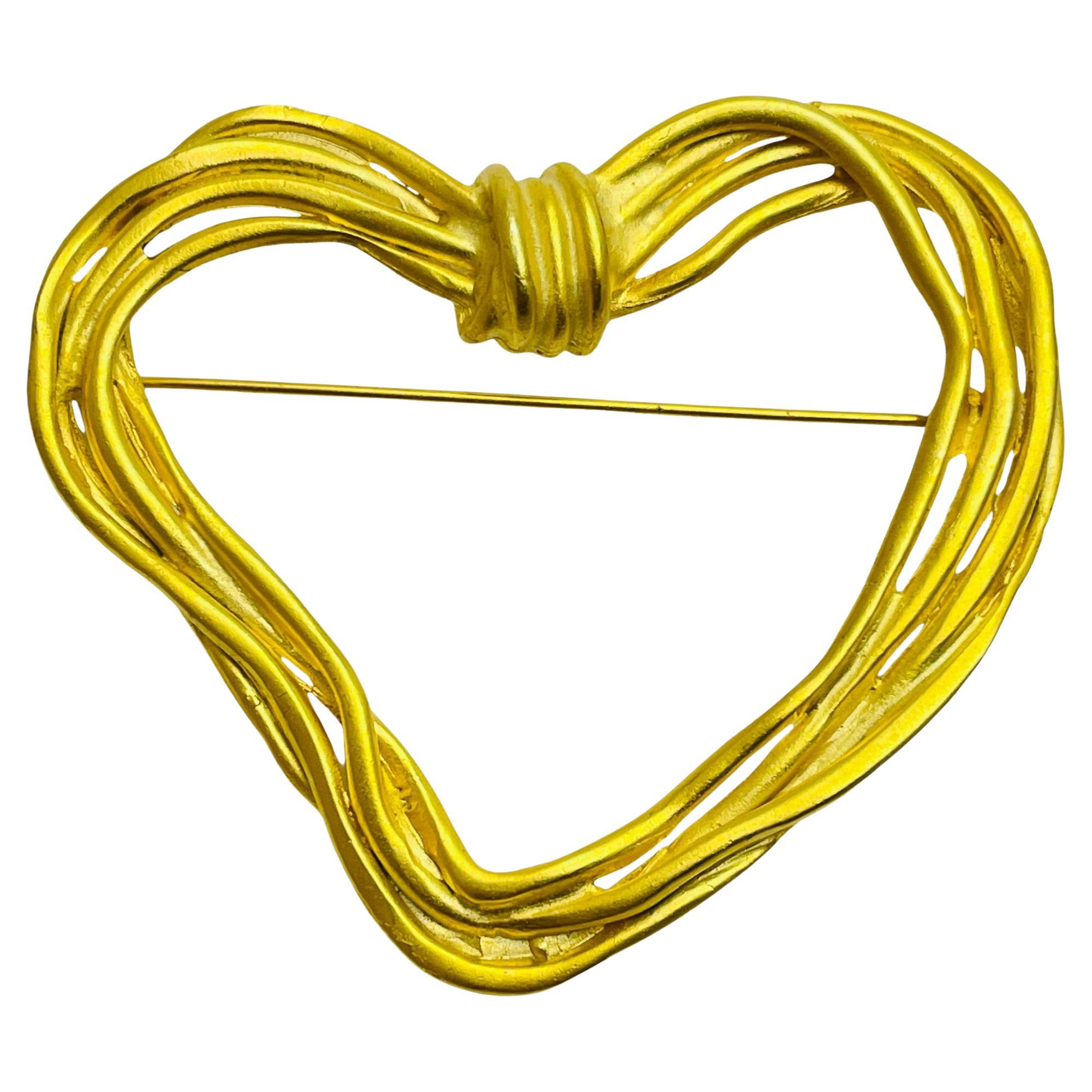 Vintage matte finish gold tone modernist heart designer brooch For Sale