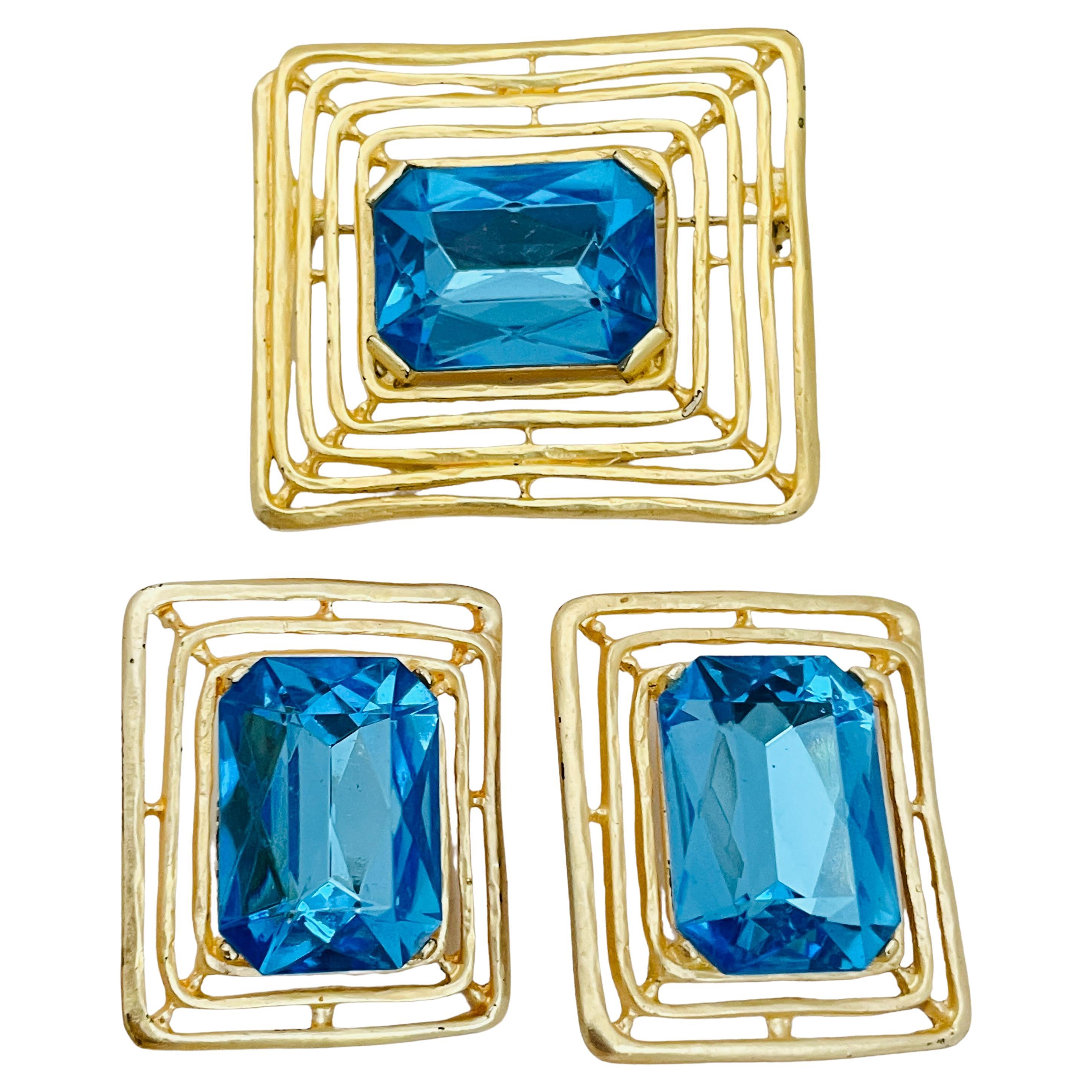 Vintage matte gold blue glass designer runway brooch earrings set For Sale