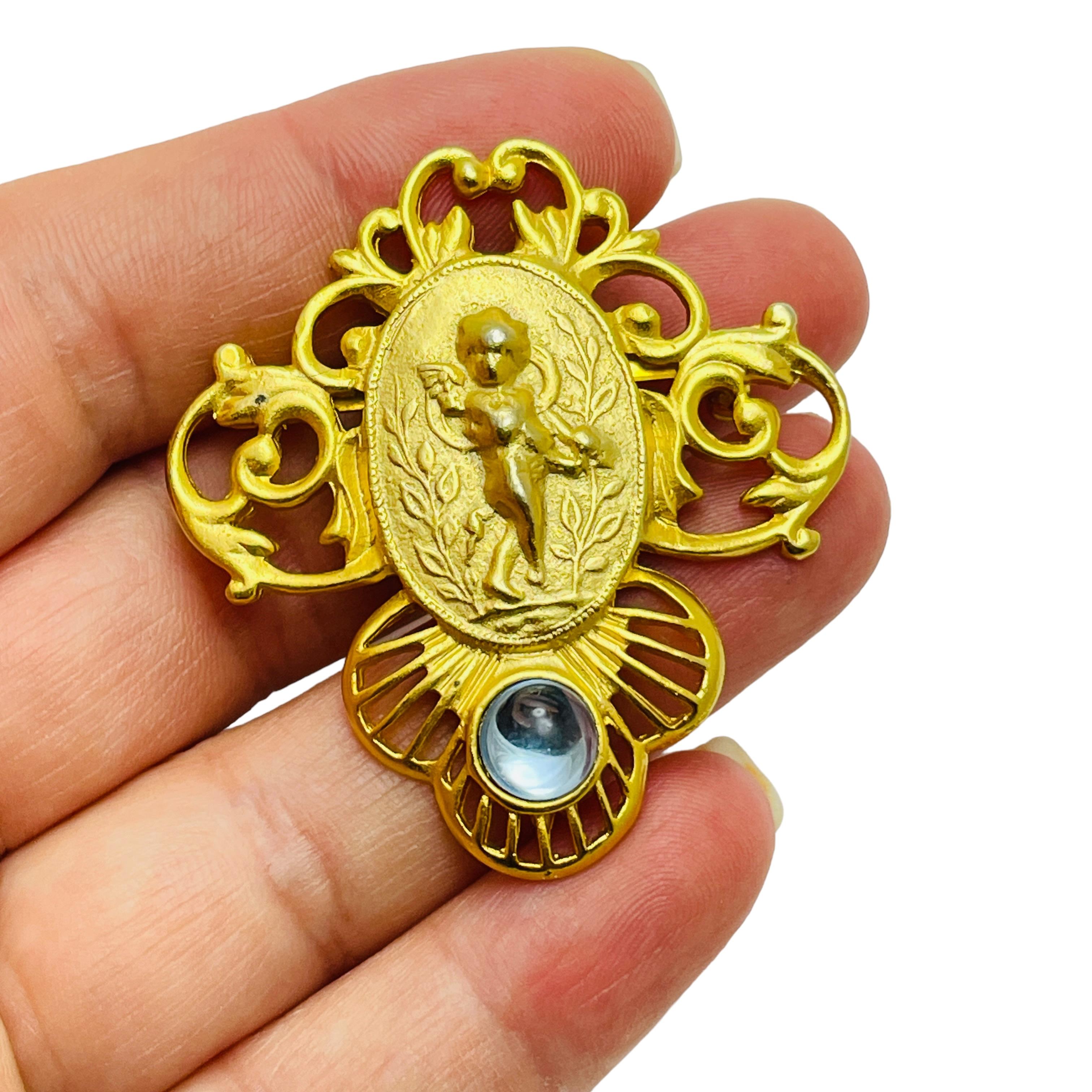 Vintage matte gold cherub angel designer brooch In Good Condition For Sale In Palos Hills, IL