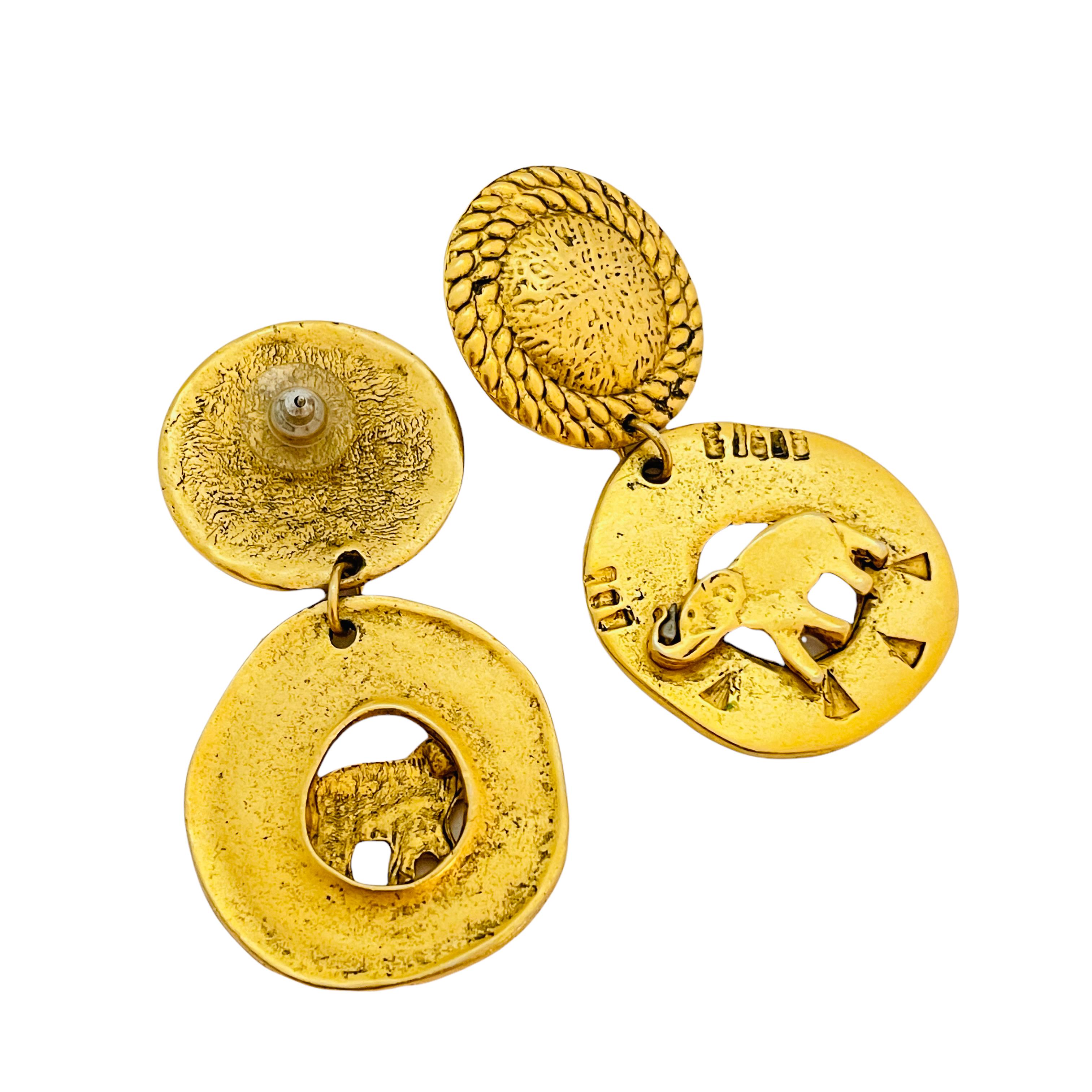 Vintage matte gold enamel dangle elephant designer runway earrings In Good Condition For Sale In Palos Hills, IL