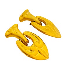 Orecchini a clip vintage in oro opaco in stile etrusco, firmati dalla passerella