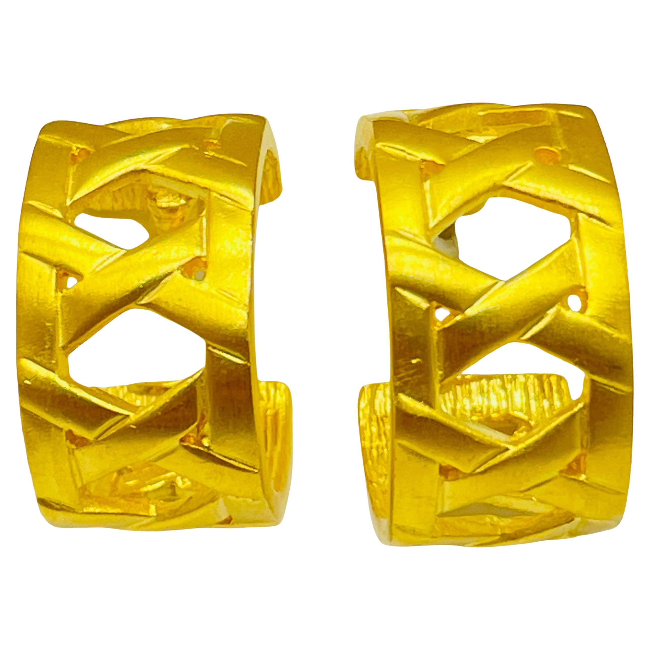 Vintage matte gold hoop designer pierced earrings For Sale