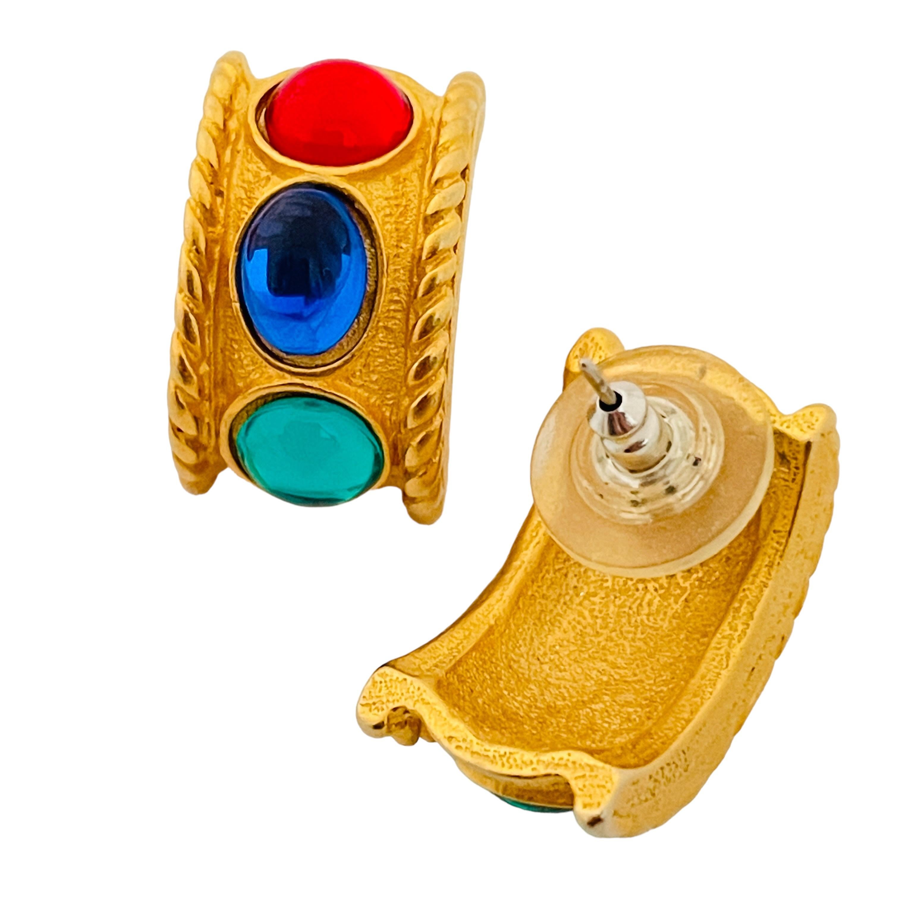 Vintage mattgoldene Juwelen Glas etruskische Designer-Ohrringe im Zustand „Gut“ im Angebot in Palos Hills, IL