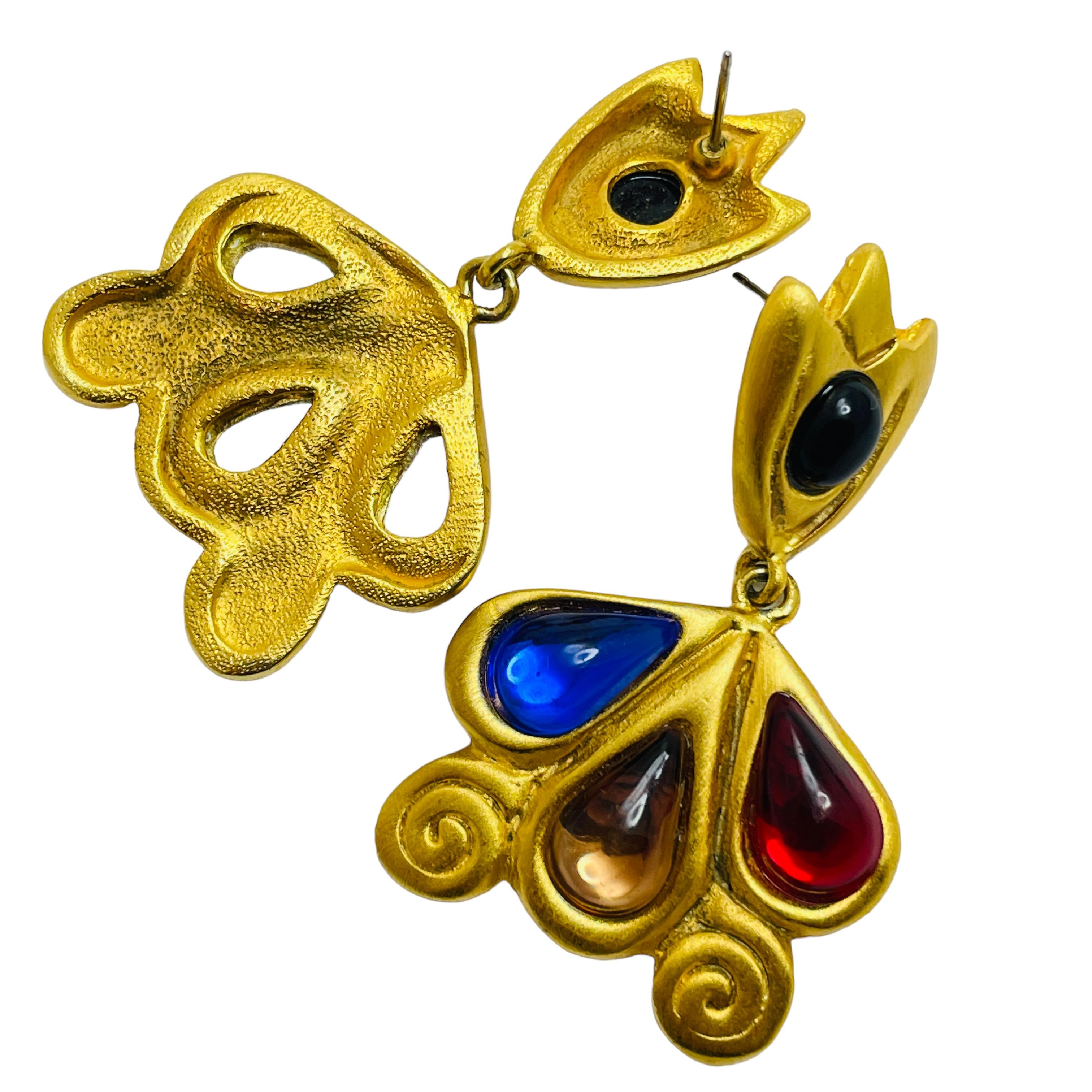 Vintage matte gold jewel tone glass designer dangle earrings In Good Condition For Sale In Palos Hills, IL