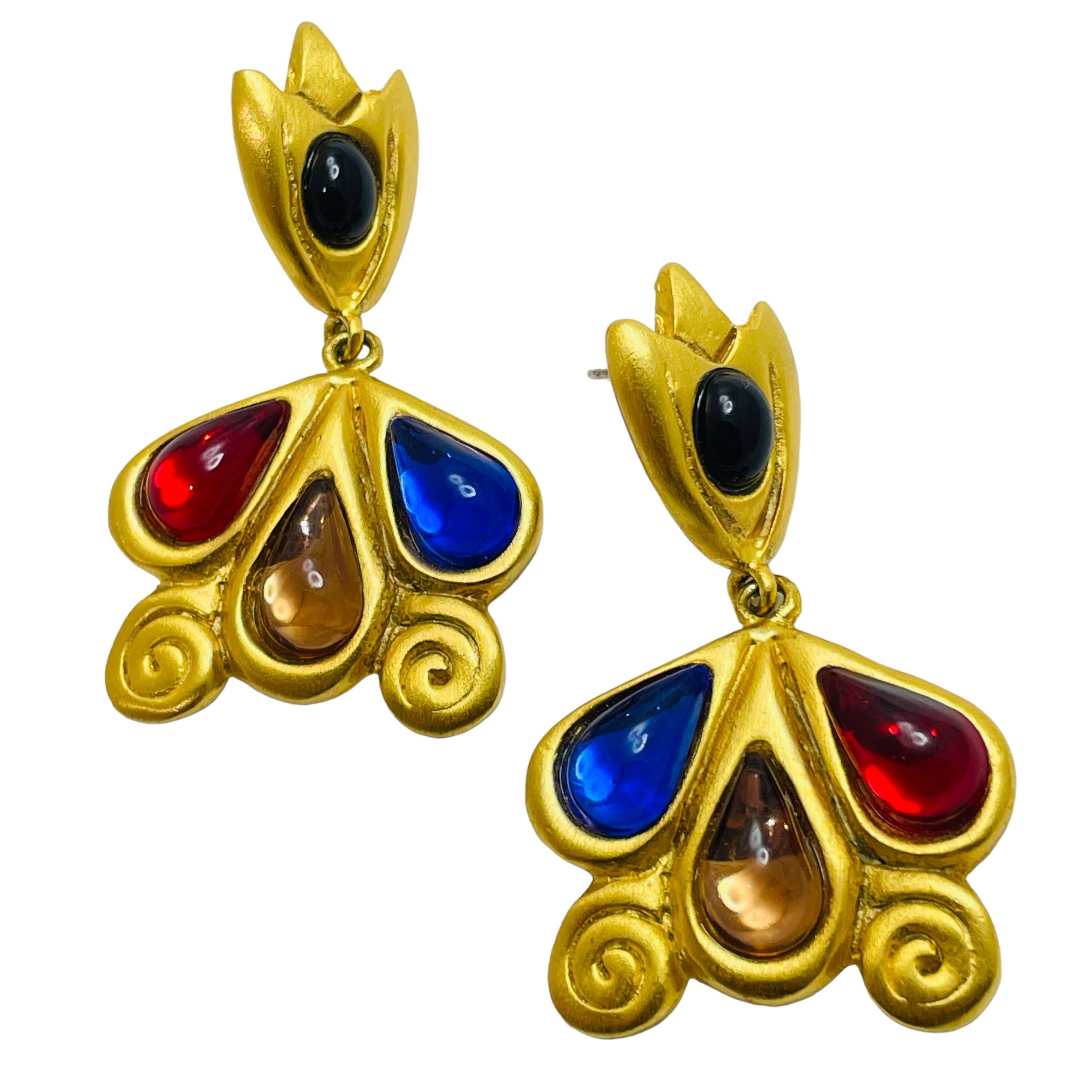 Vintage matte gold jewel tone glass designer dangle earrings For Sale 1