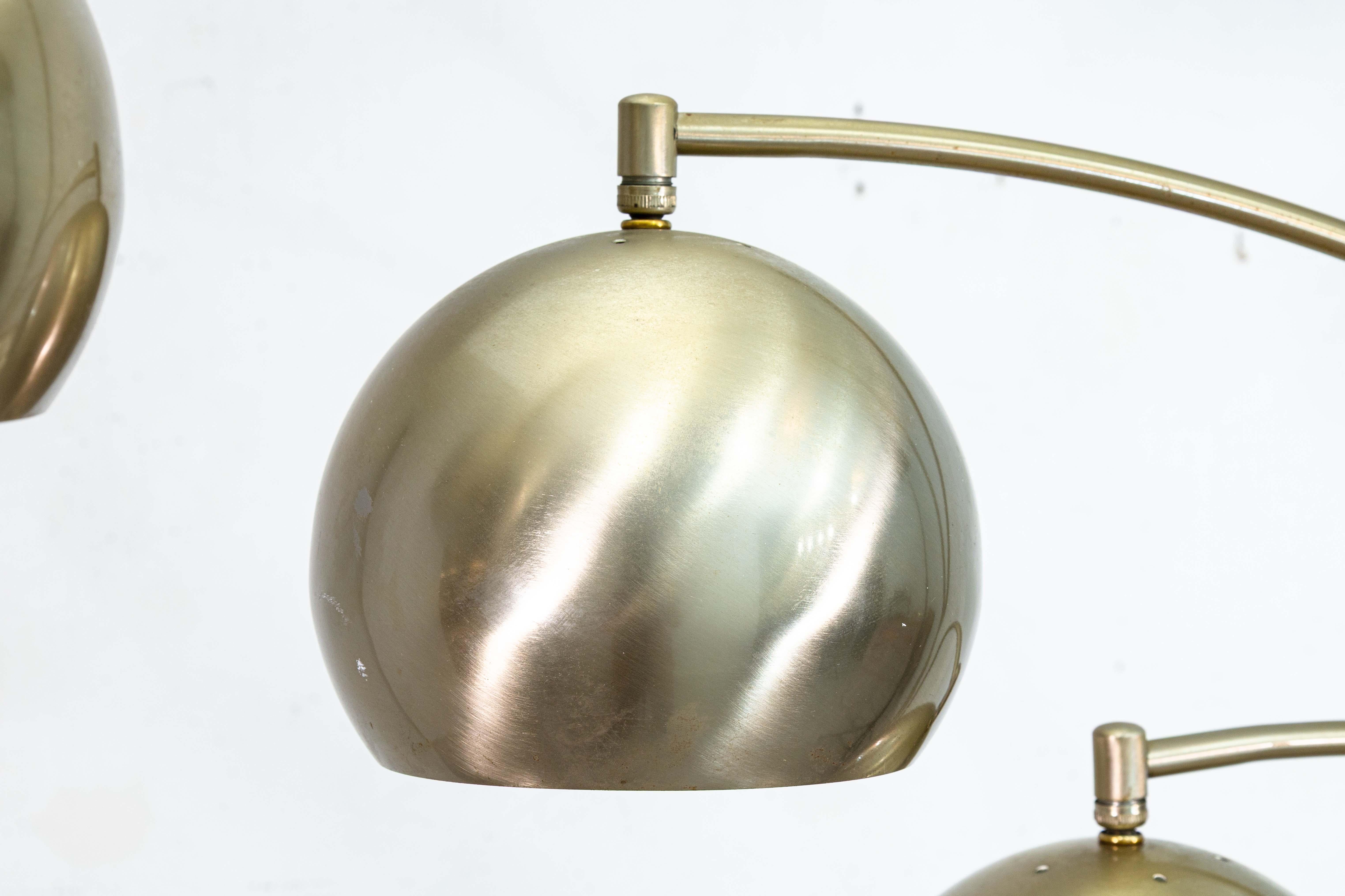 Mid-Century moderno Lampada da terra ad arco regolabile a 3 bracci in metallo opaco d'epoca del Mid Century Moderno in vendita