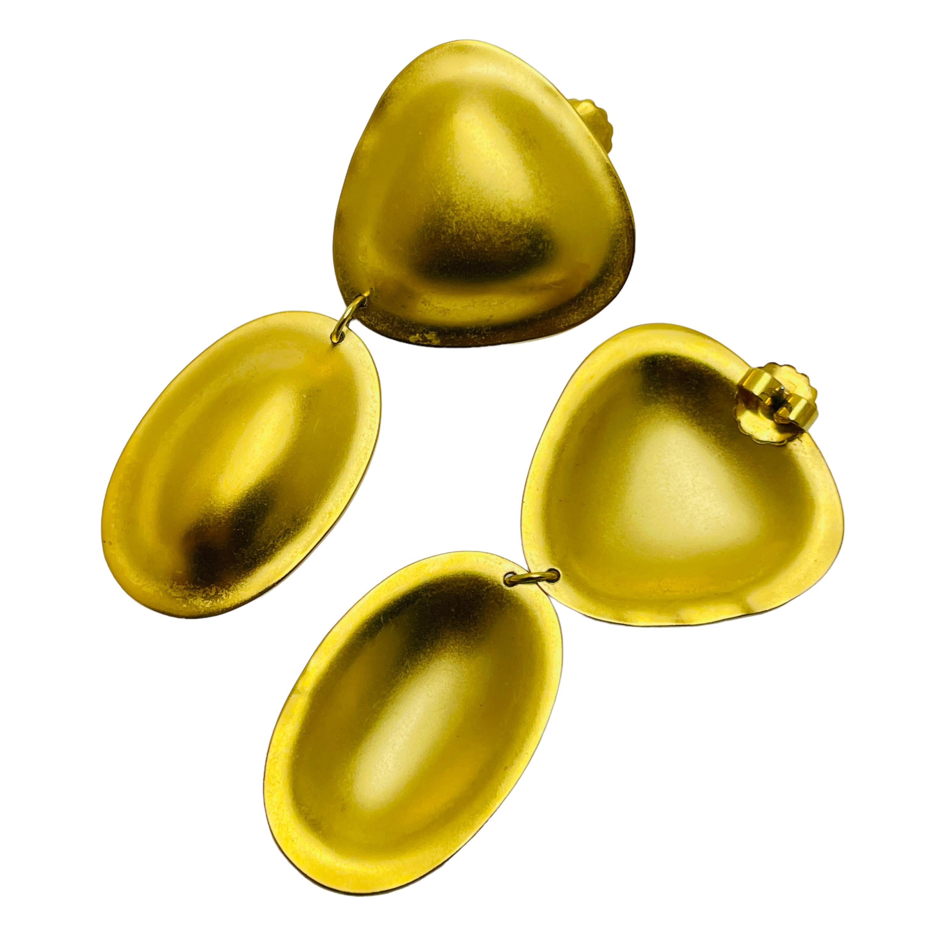 Vintage matte gold modernist dangle pierced earrings In Good Condition In Palos Hills, IL