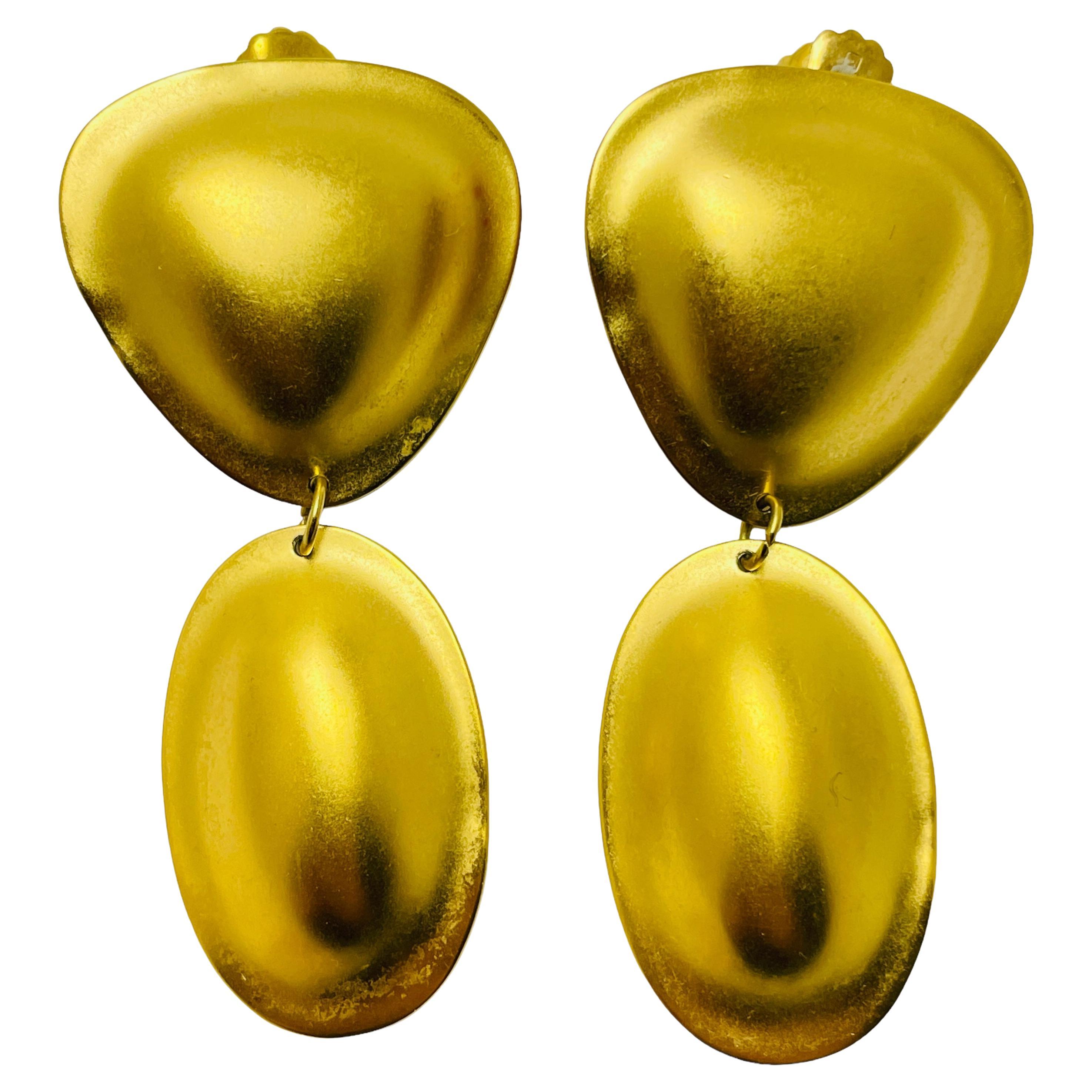 Vintage matte gold modernist dangle pierced earrings For Sale