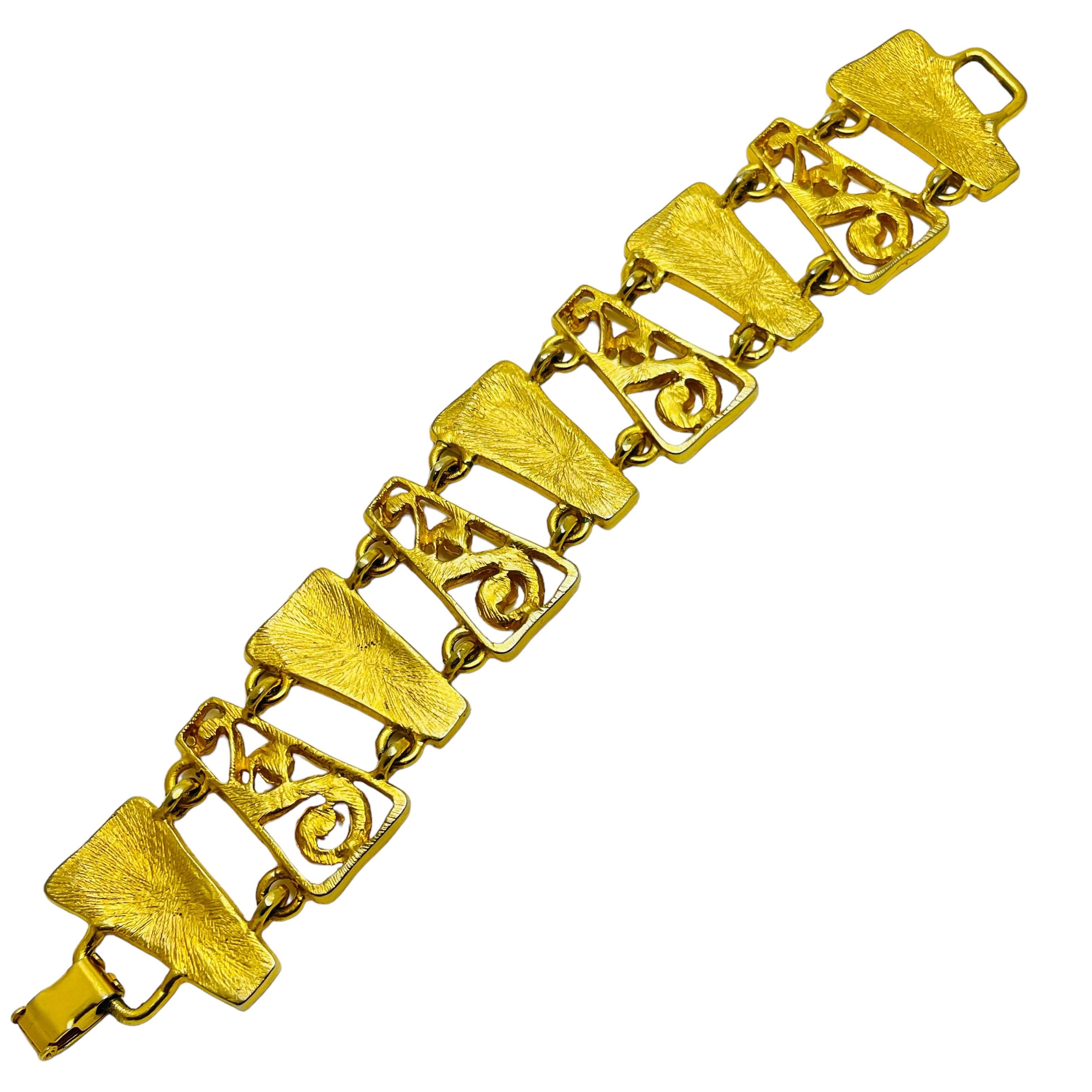 Bracelet vintage moderniste en or mat Pour femmes en vente
