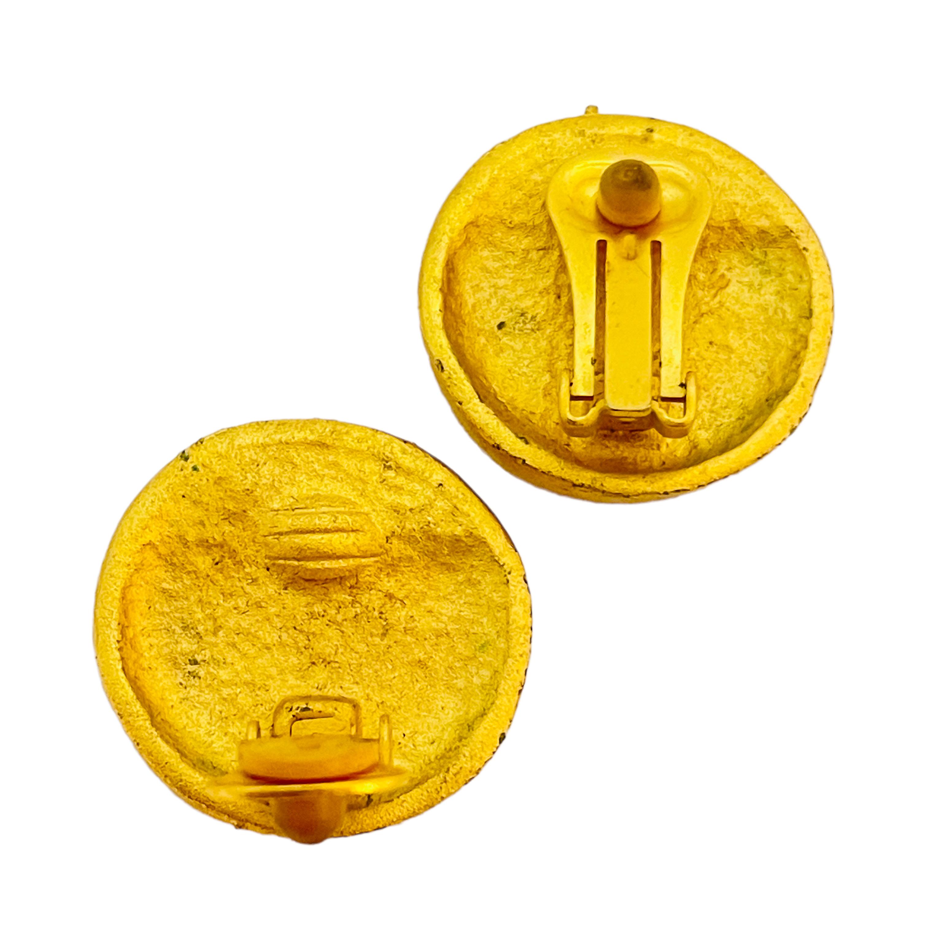 Designer-Laufsteg-Ohrclips aus mattem Gold mit Mondstern im Zustand „Gut“ im Angebot in Palos Hills, IL