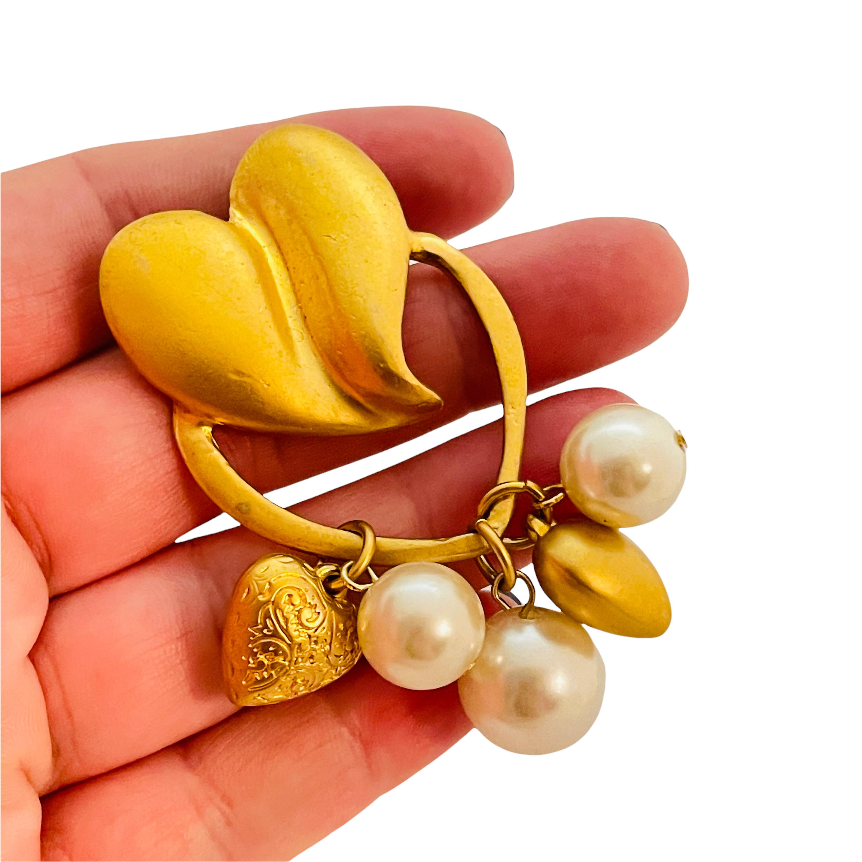 Women's Vintage matte gold pearl dangle heart designer runway brooch For Sale
