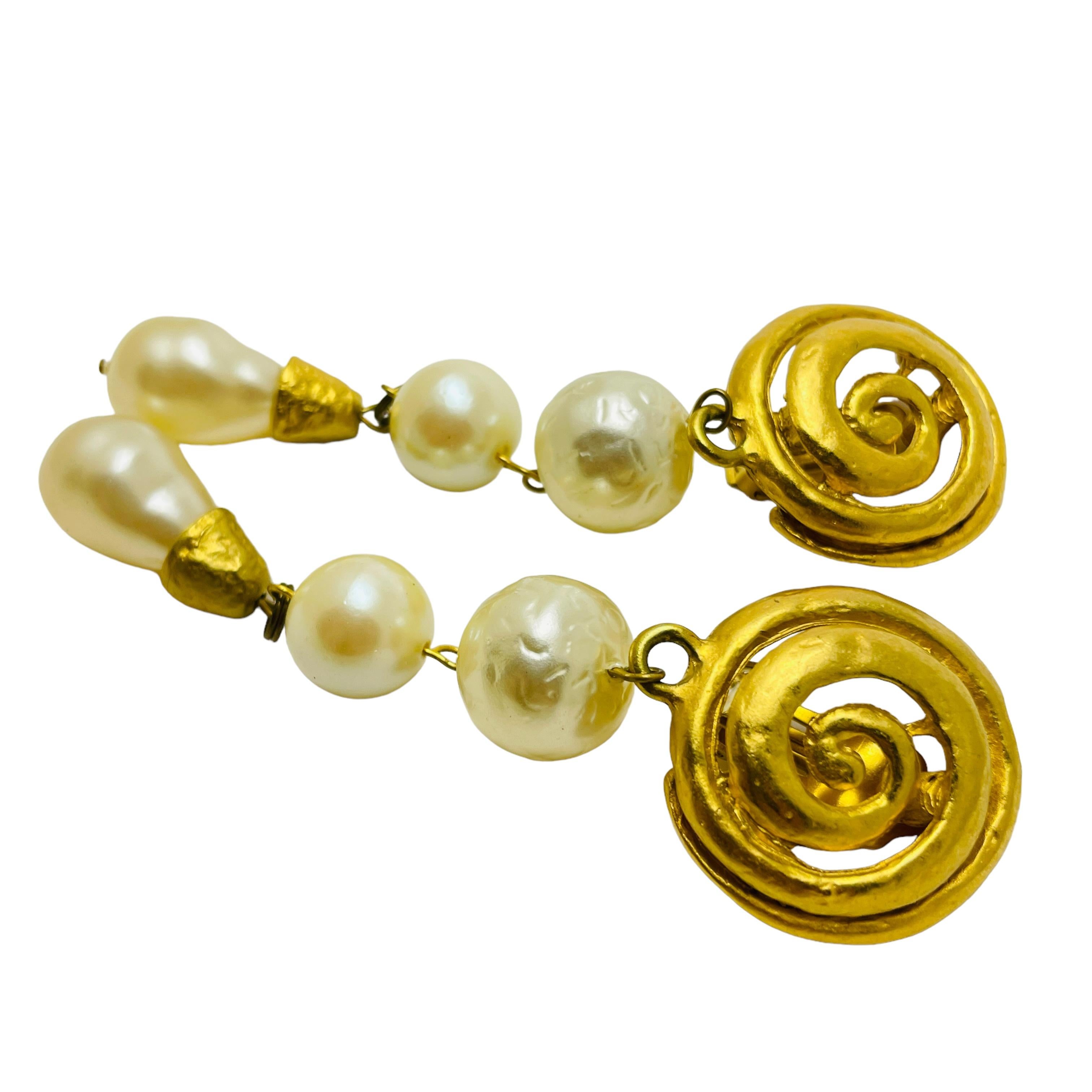 Women's or Men's Vintage matte gold pearl long designer runway clip on earrings For Sale