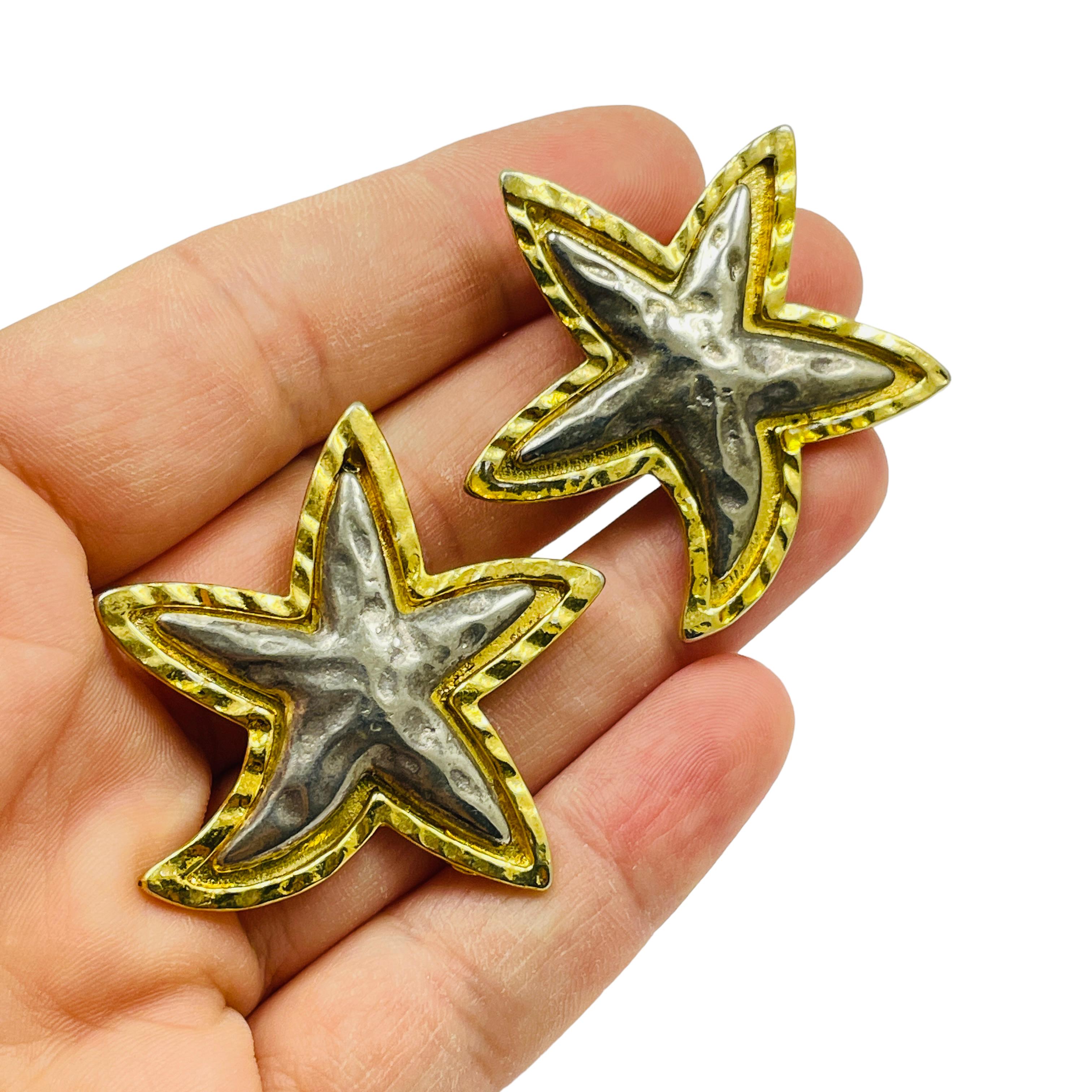 Vintage matte gold silver starfish designer runway clip on earrings In Good Condition For Sale In Palos Hills, IL